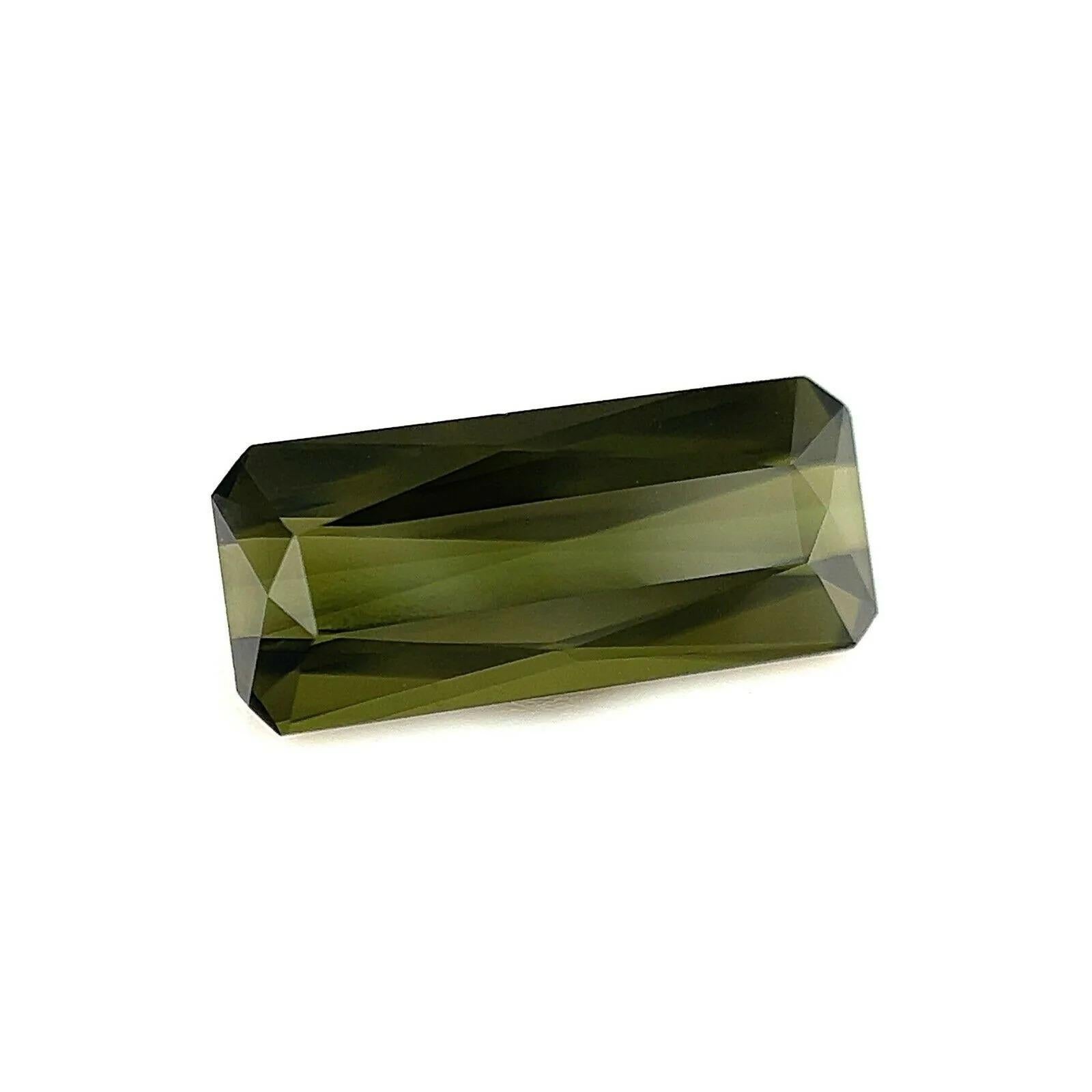 1.68ct Tiefgrüner Turmalin Fancy Octagon Scherenschnitt Smaragd 11.5x5mm

Natürlicher lebhaft grüner Turmalin Edelstein.
1.68 Karat mit einer schönen lebhaften grünen Farbe und ausgezeichneter Reinheit. Außerdem hat er einen ausgezeichneten