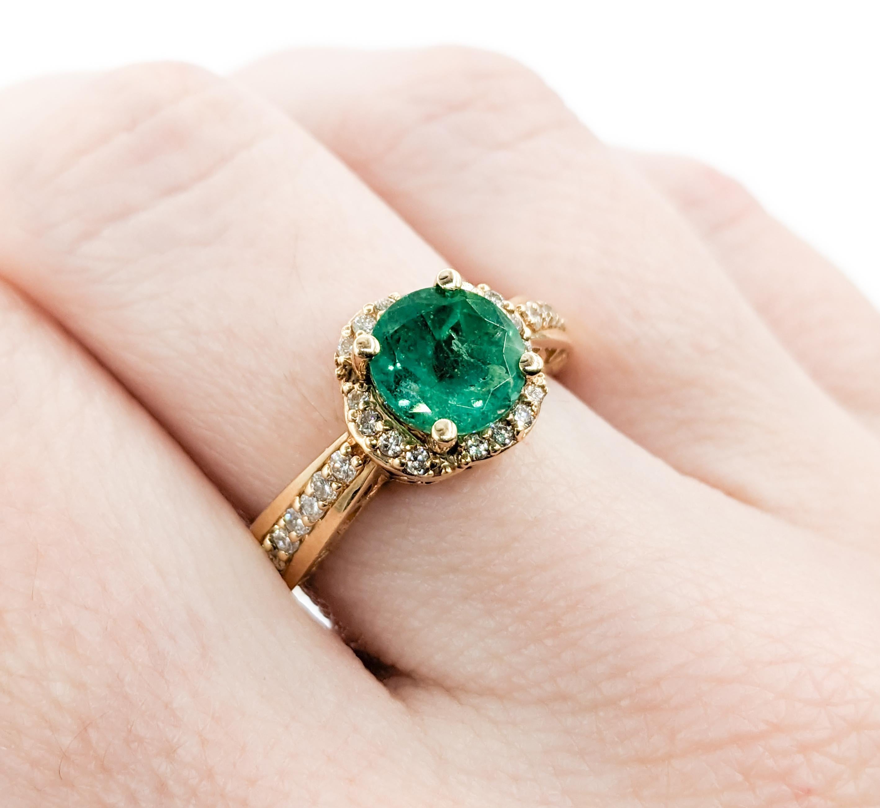 Modern 1.68ct Emerald & Diamond Ring In Yellow Gold For Sale