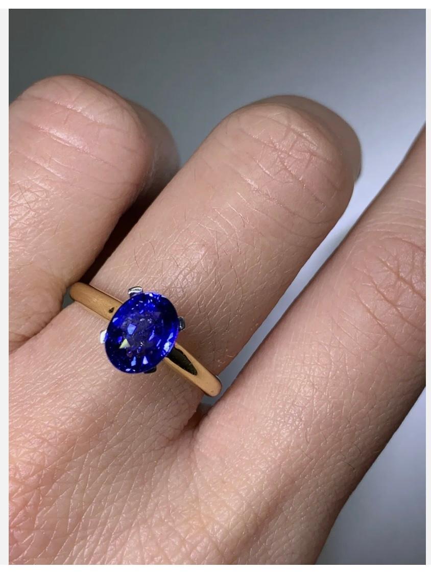 Modern 1.68ct Sapphire Royal Ceylon Solitaire Engagement Ring In 18ct Yellow Gold For Sale