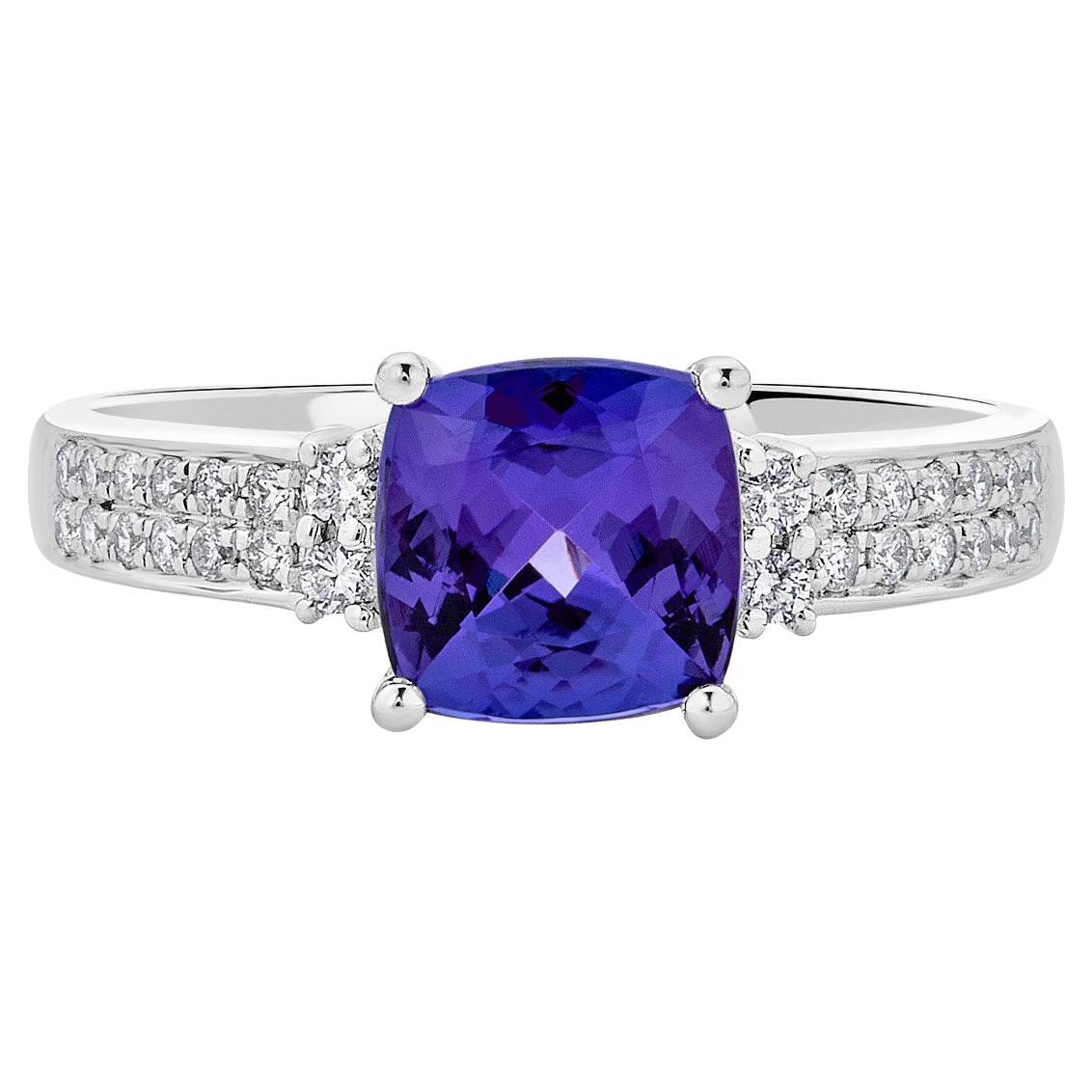 Bague en or blanc 14 carats avec tanzanite de 1,68 ct et diamants de 0,19 ct sertis