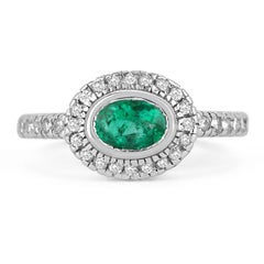 Anello di fidanzamento con smeraldo colombiano taglio ovale e diamante aureolato da 1,68tcw 14K