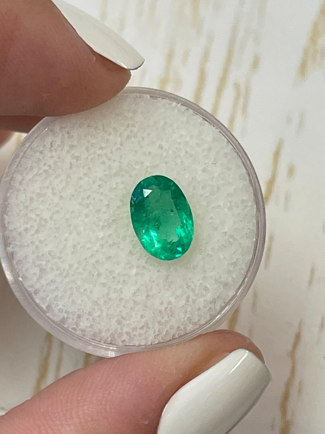 1,69 Carati 9x6 Smeraldo colombiano medio verde giallastro - Ovale  Gemma di maggio In condizioni Nuovo in vendita a Jupiter, FL