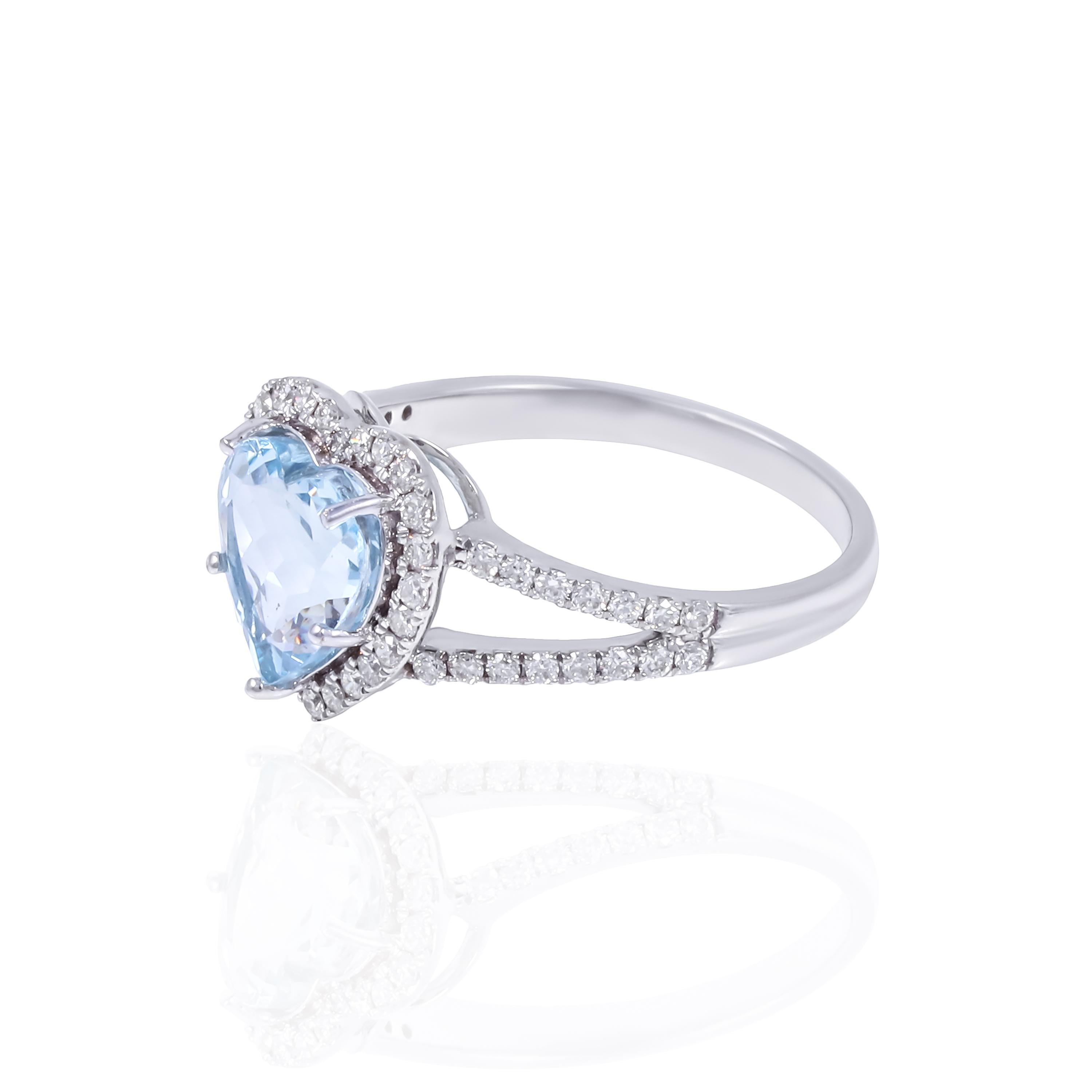 Classical Roman 1.69 Carat Aquamarine and Diamond ring in 18 Karat white gold For Sale