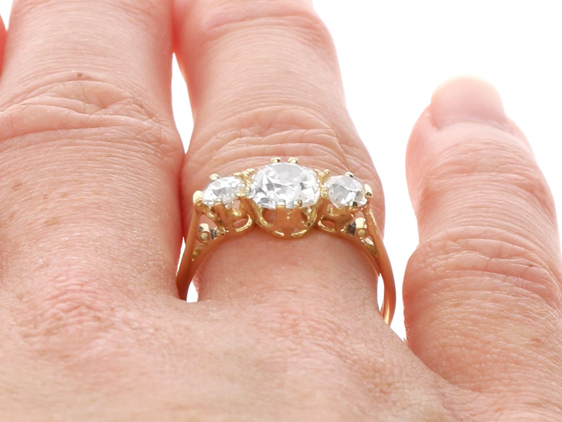 Anello a trilogia con diamante da 1,69 carati e oro giallo 18k - Antico Circa 1905 in vendita 4