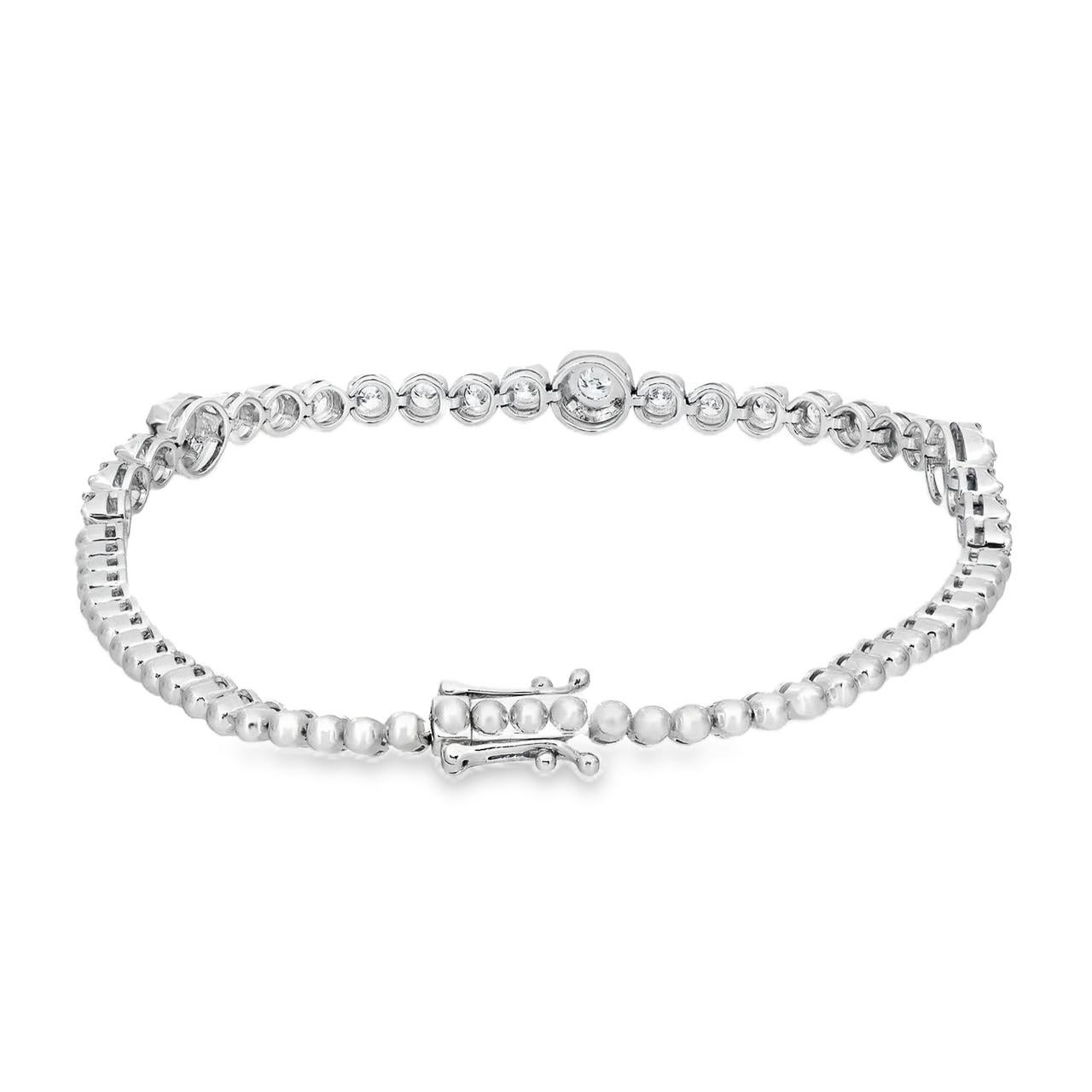 Modern 1.69 Carat Diamond Tennis Bracelet 18K White Gold For Sale