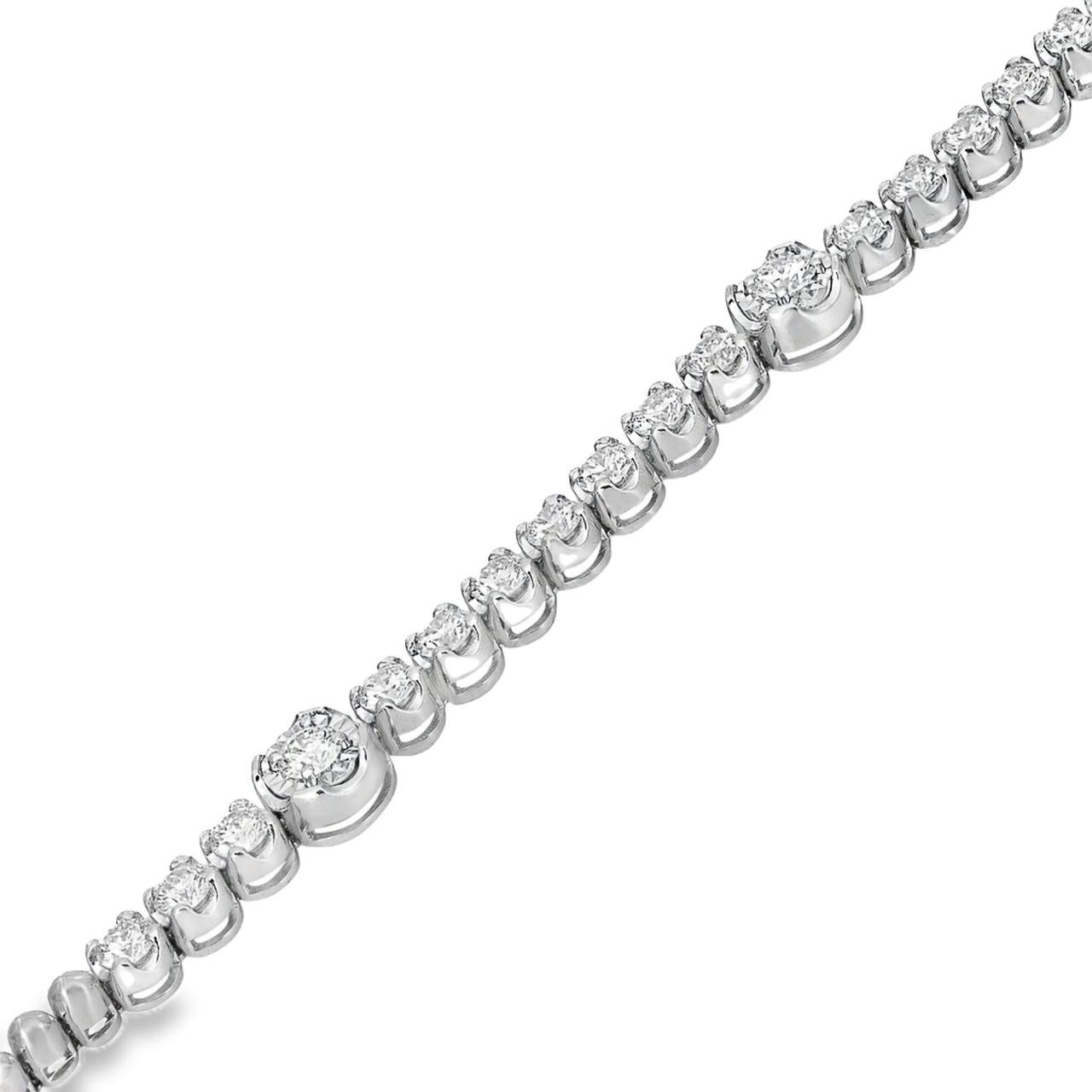 Round Cut 1.69 Carat Diamond Tennis Bracelet 18K White Gold For Sale