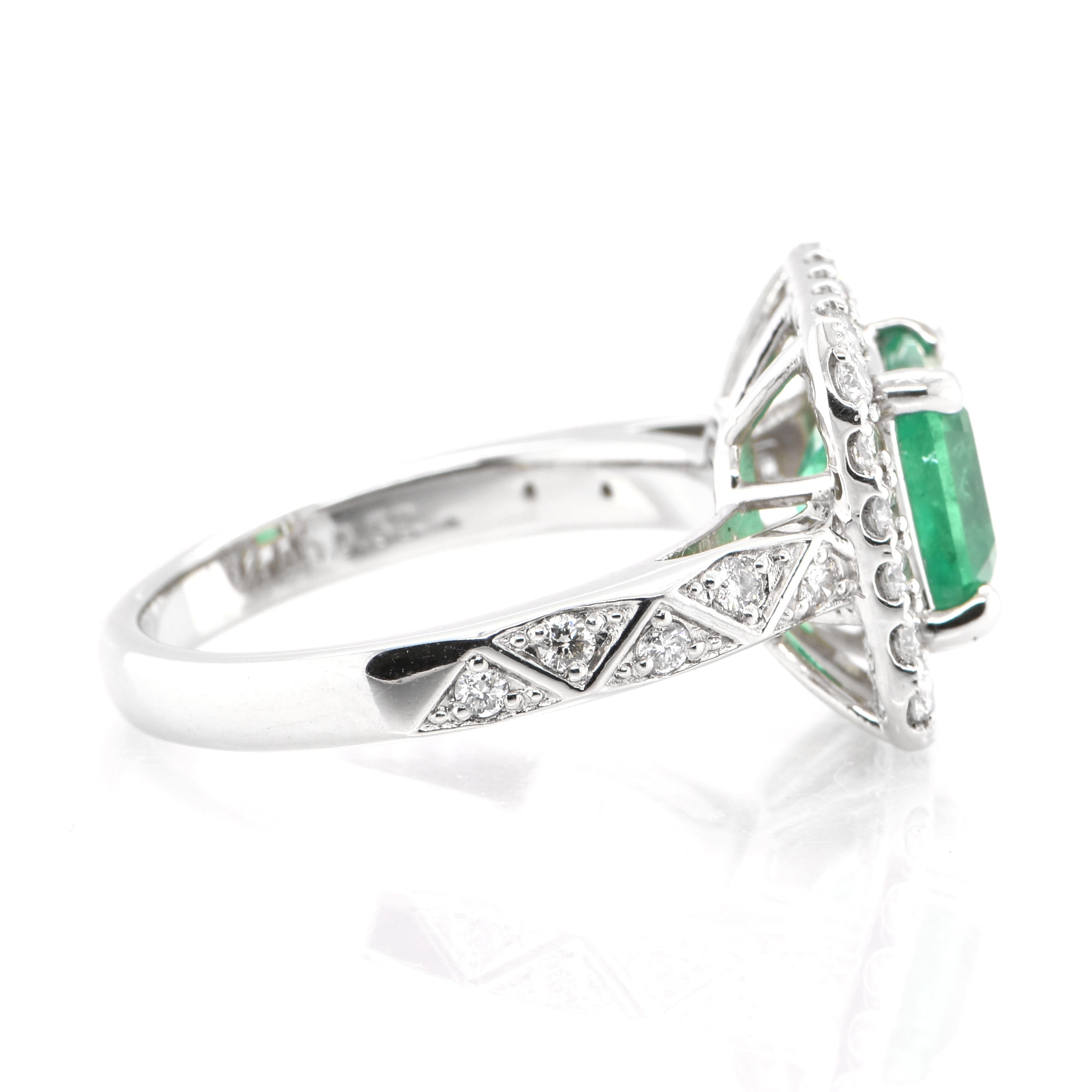 1.69 Carat Natural Emerald and Diamond Ring Set in Platinum In New Condition For Sale In Tokyo, JP