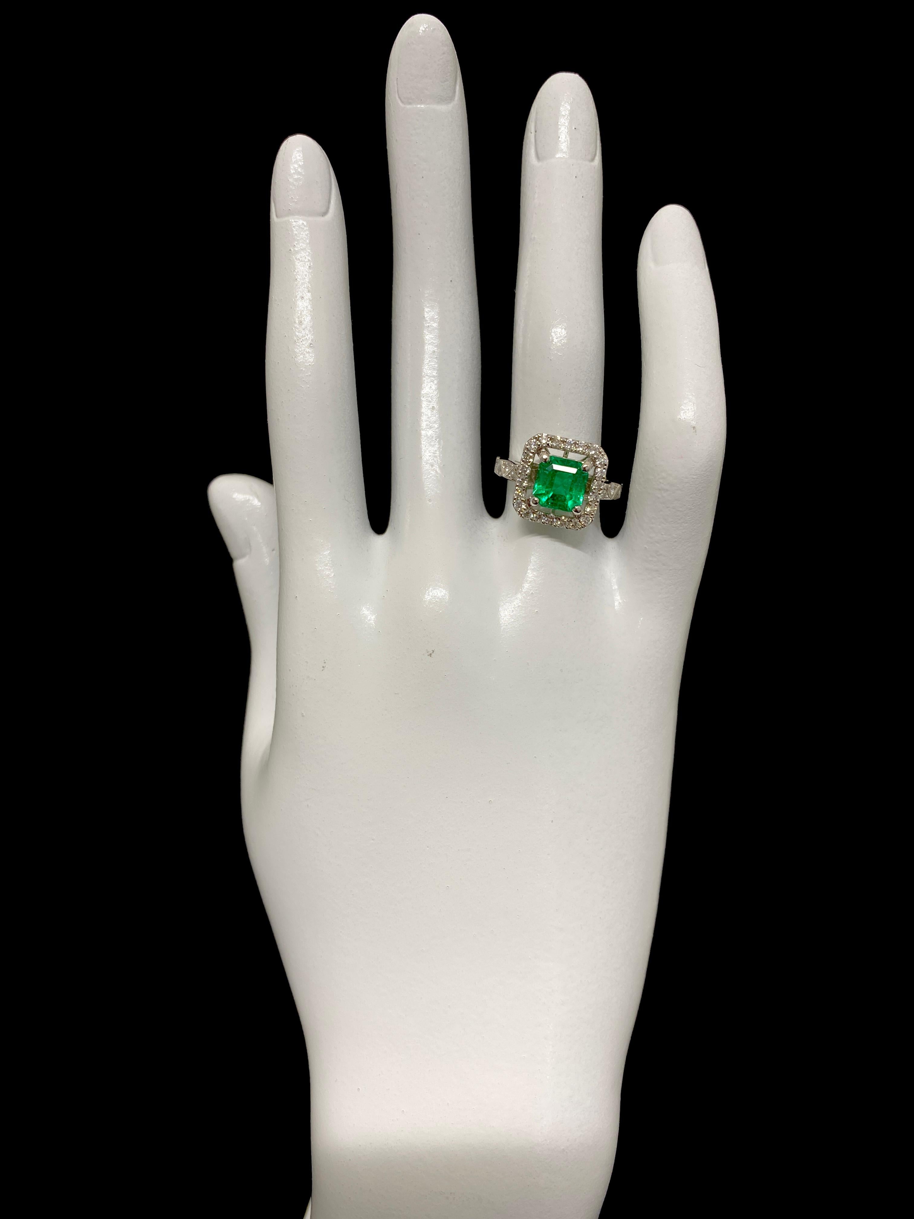 Women's 1.69 Carat Natural Emerald and Diamond Ring Set in Platinum For Sale
