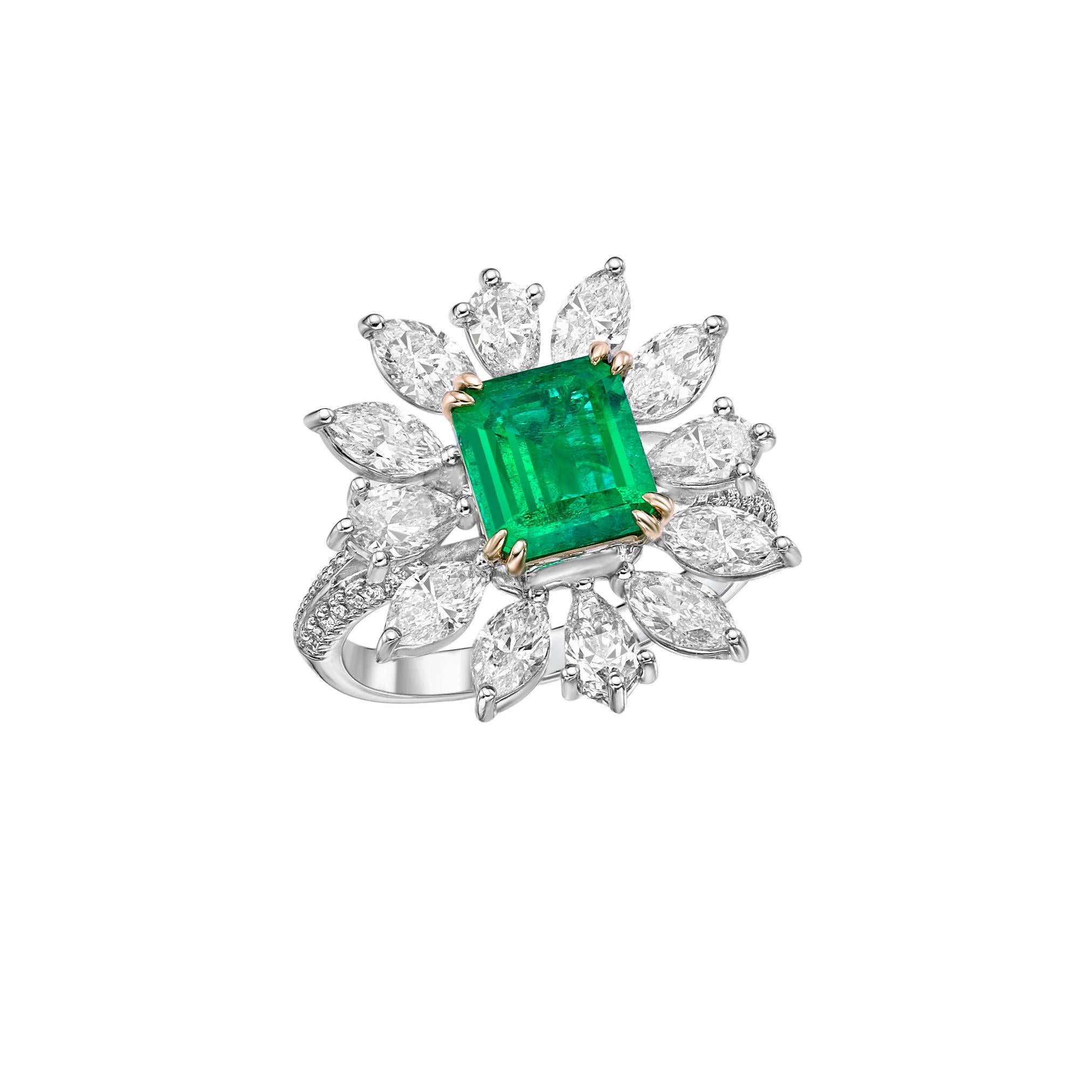 1.69 Carat Sunflower Emerald Bridal Ring in 18KWYG with White Diamond. In New Condition For Sale In Hong Kong, HK