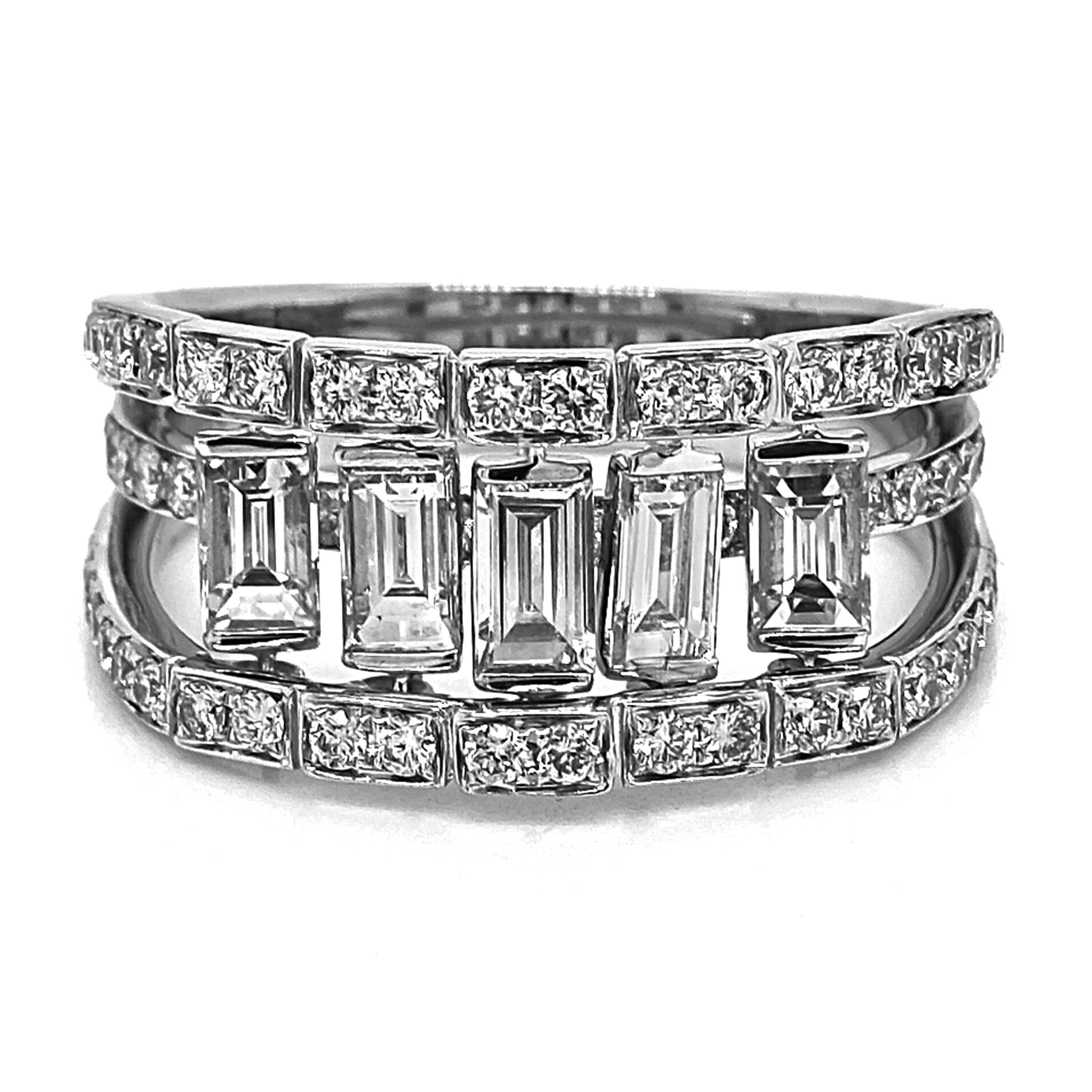 1.69 Karat Weißer Diamant Weißgold Ring aus Weißgold (Baguetteschliff) im Angebot