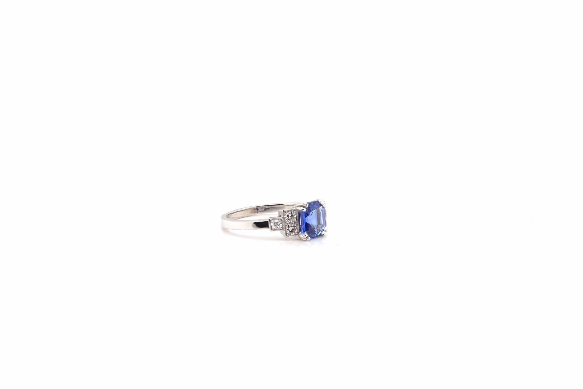 Emerald Cut 1.69 carats Ceylon Sapphire ring with diamonds in platinum For Sale