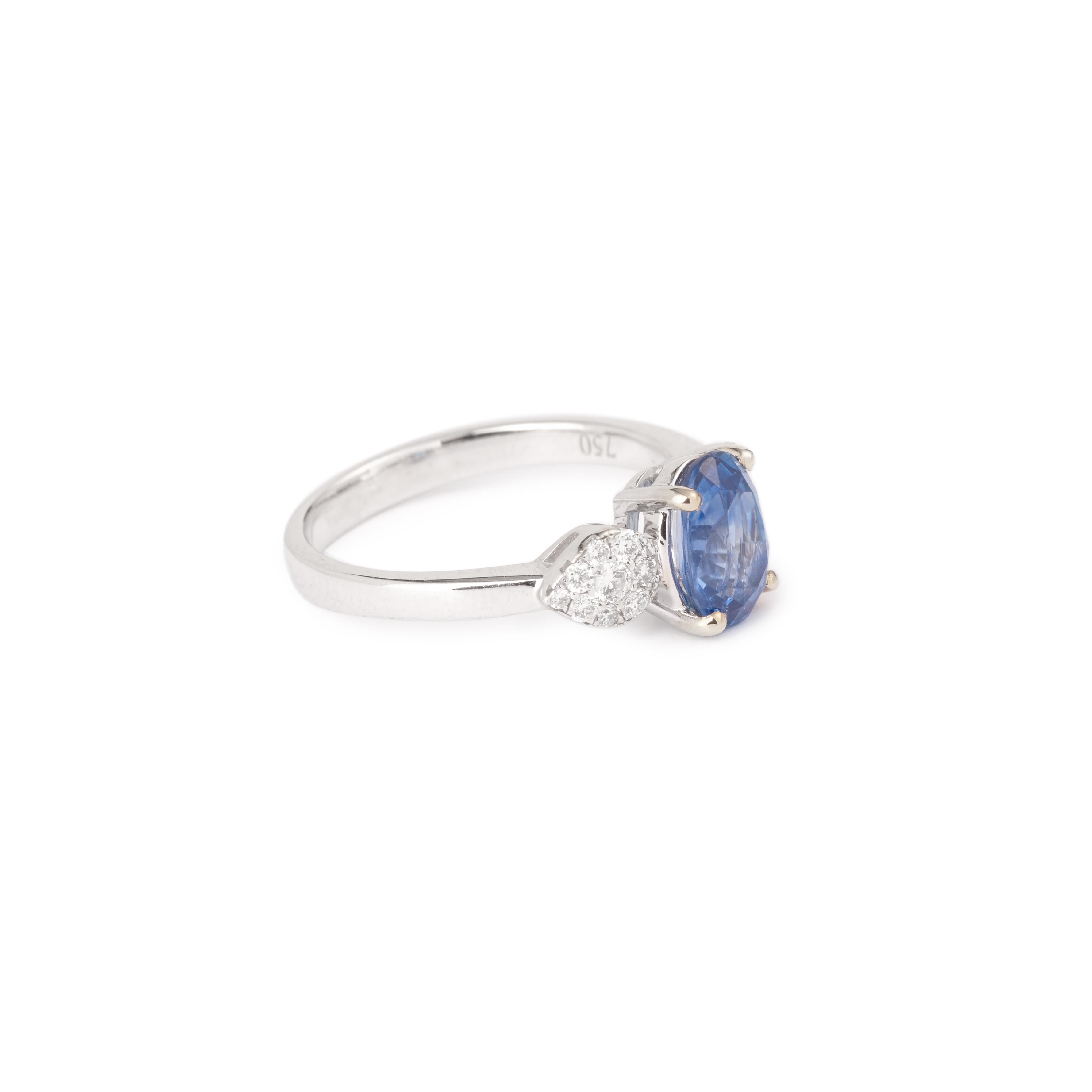 White gold ring set with a 1.69 carats oval cut sapphire of Madagascar and brilliant cut diamonds.

Dimensions sapphire : 0,81 x 0,58 x 0,41 cm, (0,317 x 0,227 x 0,160 inch)

Sapphire weight: 1.69 carats

Total weight of diamonds: 0.22 carats

Ring