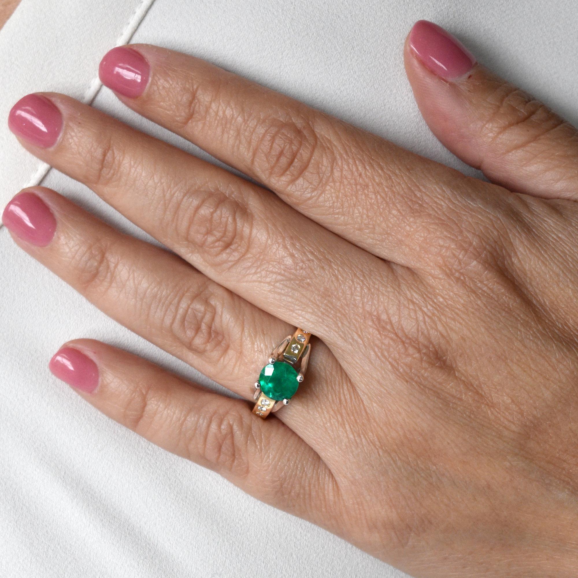 1.69 Carats Natural Colombian Emerald Ring in Two-Tones with Diamond Accents In New Condition For Sale In Bradenton, FL