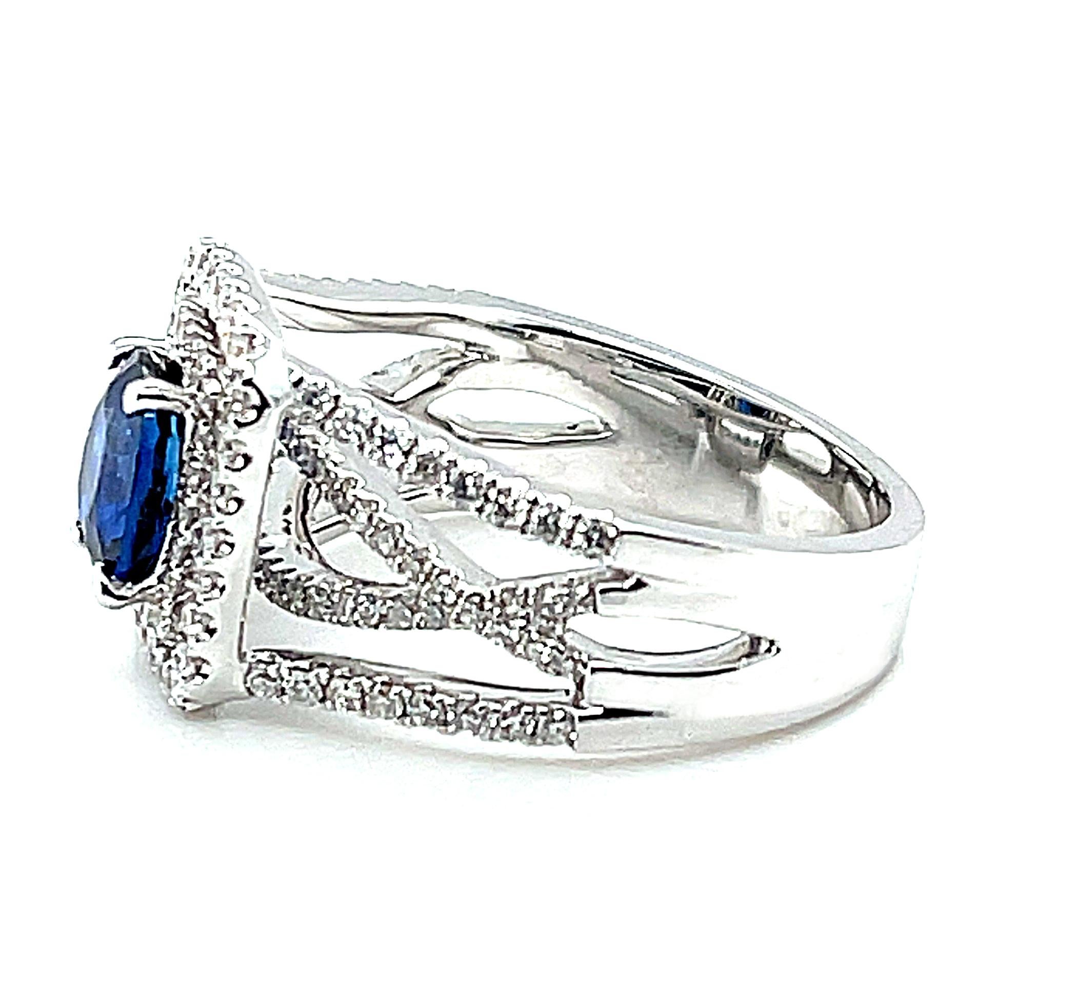 Blue Sapphire and Diamond Wrap-around Band Ring in 18k White Gold  In New Condition For Sale In Los Angeles, CA