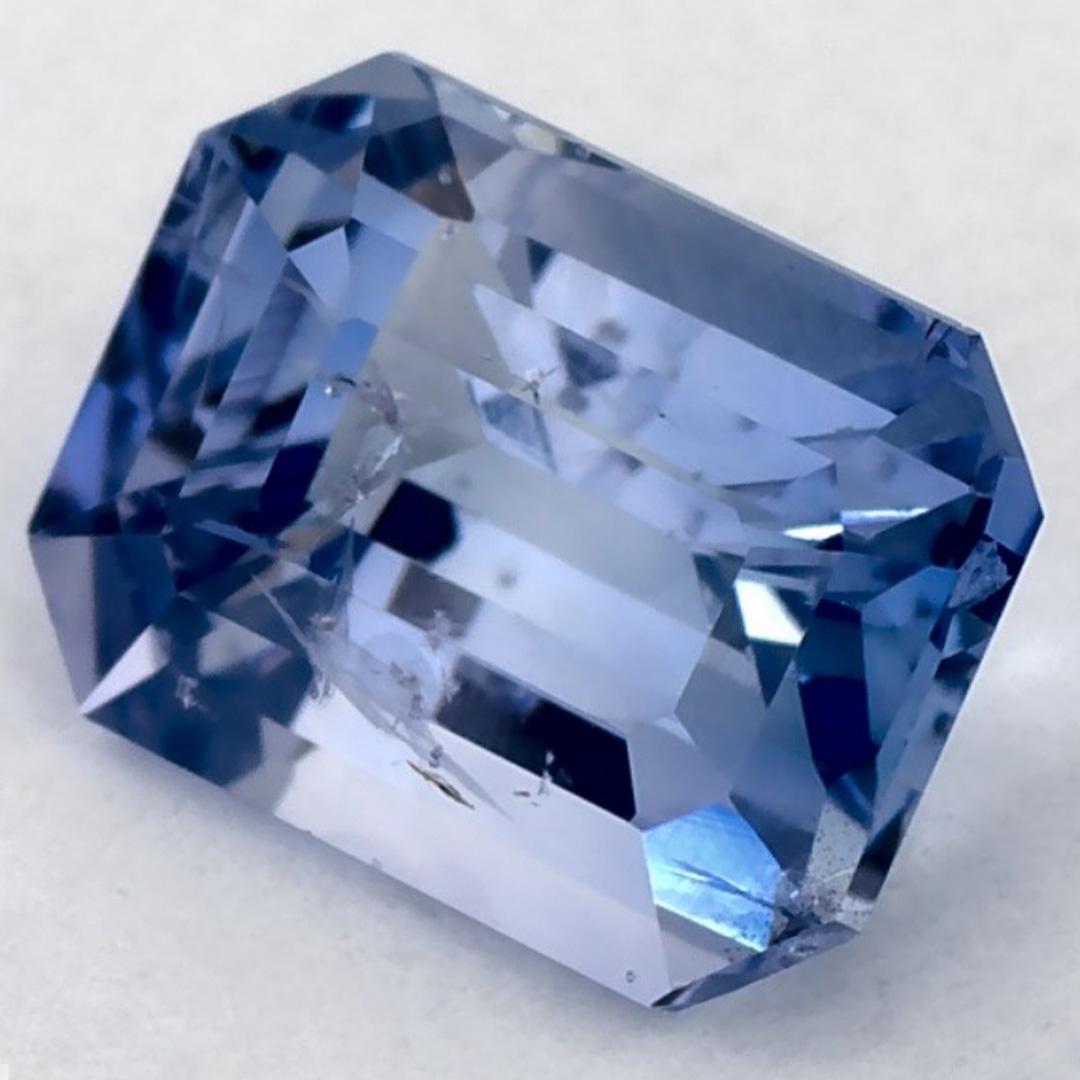 Pierre de naissance très précieuse du mois de septembre, d'un bleu ravissant. On pense qu'ils apportent chance et fortune dans la vie.

Explorez la vibrante collection d'émeraudes, de rubis et de saphirs de notre magasin, disponibles sous forme de