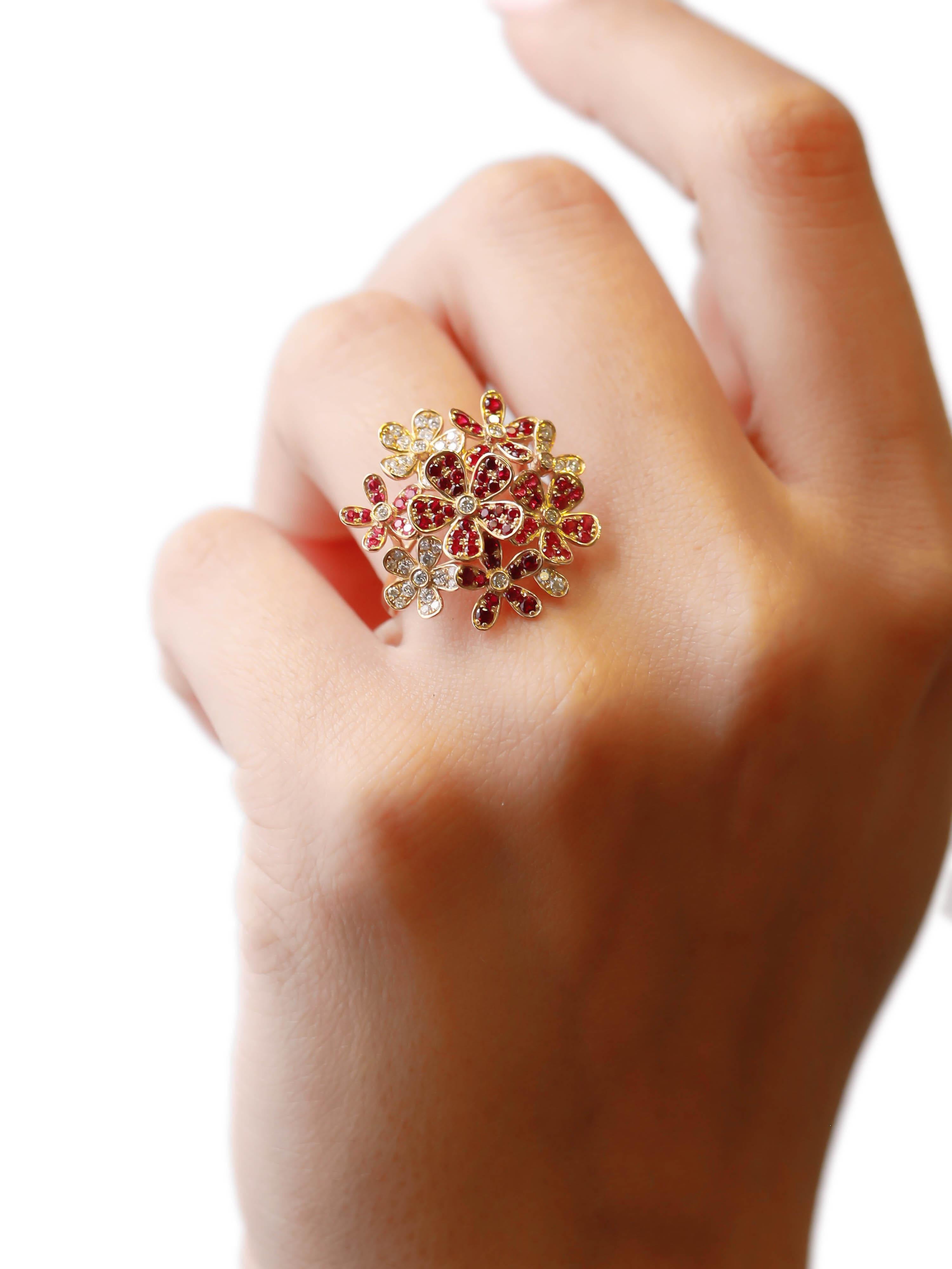 1,69 Karat Diamant Rubin Rosa Saphir Pave Blume 14K Gelbgold Wickelring im Zustand „Neu“ im Angebot in New York, NY