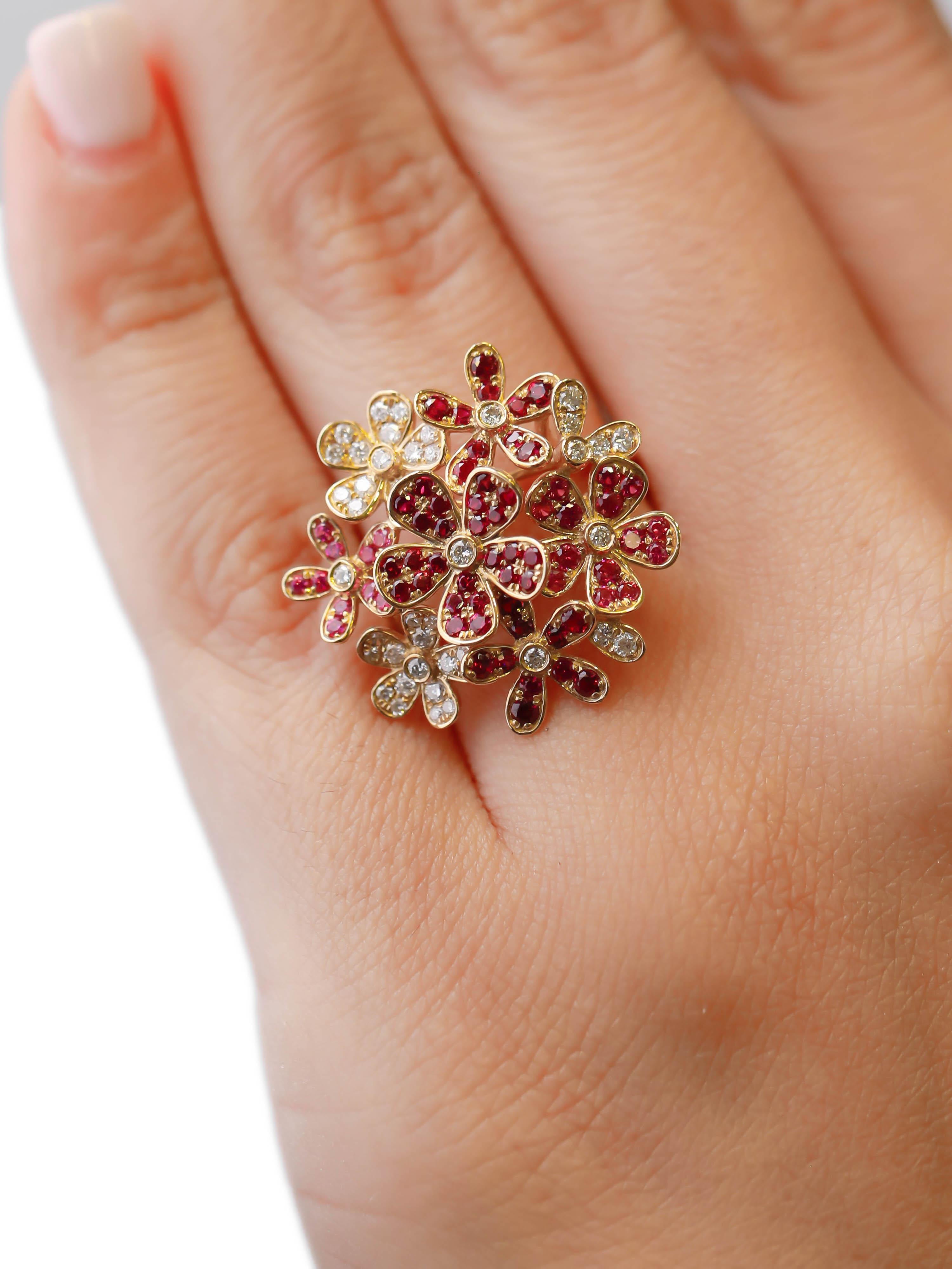 1,69 Karat Diamant Rubin Rosa Saphir Pave Blume 14K Gelbgold Wickelring im Angebot 1