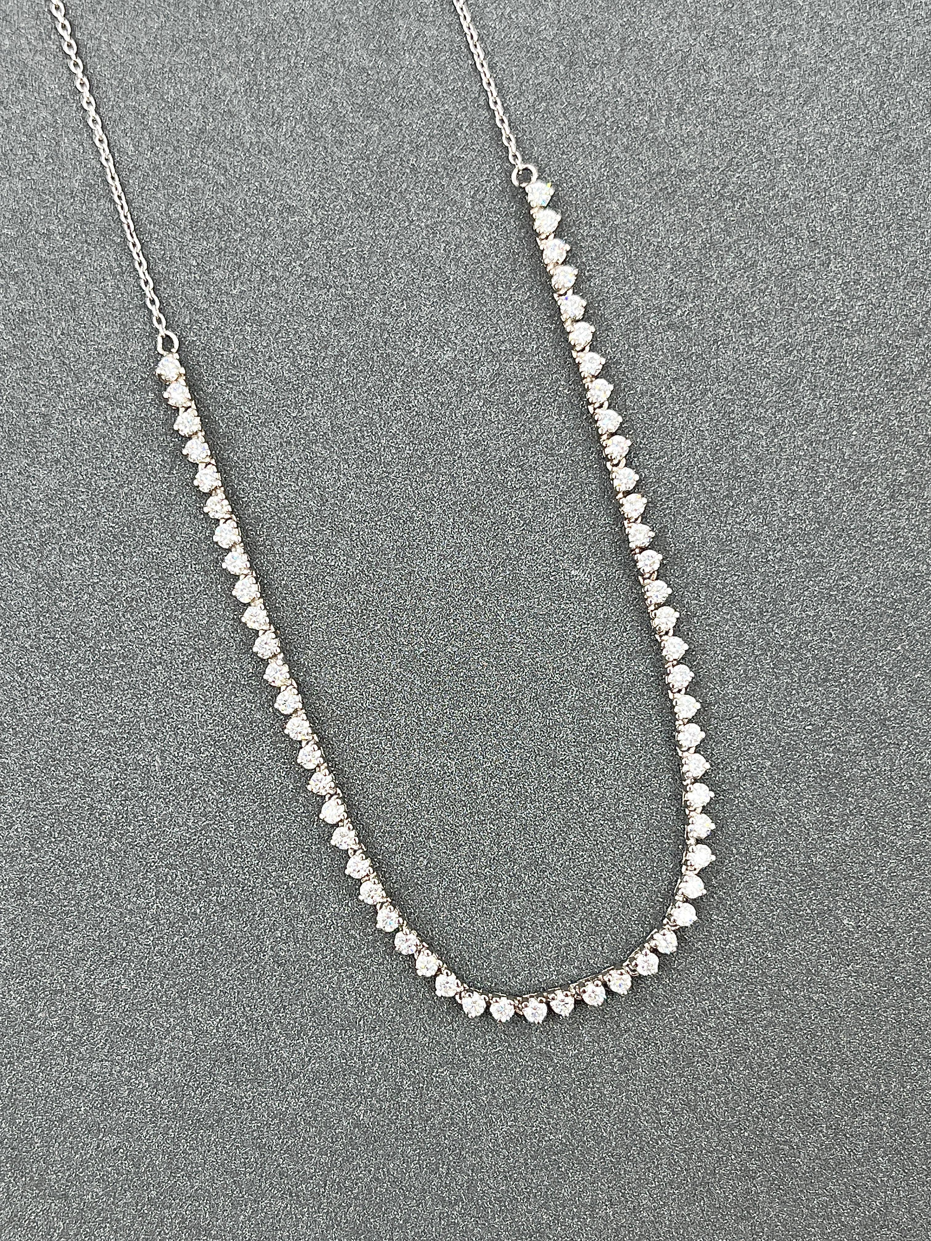 Round Cut 1.69 ct Half Way Diamond Tennis Necklace For Sale