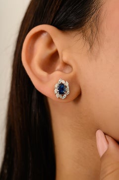 1,69 CTW Ovaler Blauer Saphir & Diamant Cluster-Ohrstecker aus 14K Weißgold