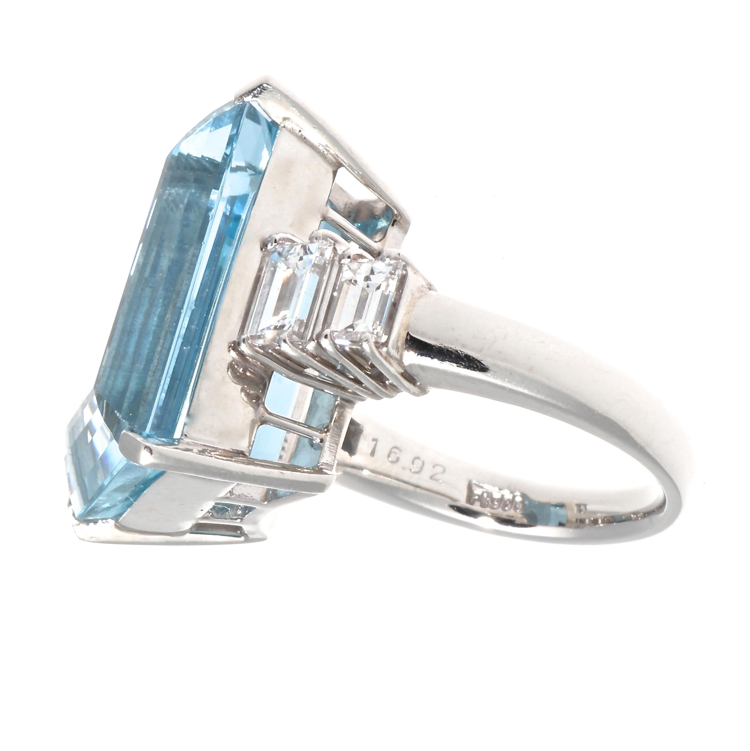 Modern 16.92 Carat Aquamarine Diamond Platinum Ring