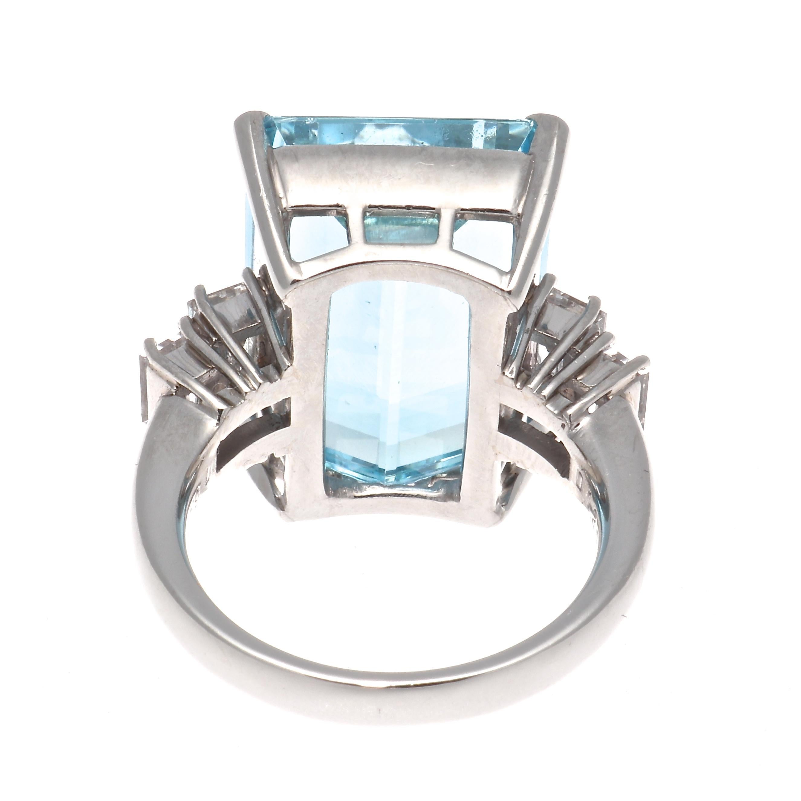 16.92 Carat Aquamarine Diamond Platinum Ring In Excellent Condition In Beverly Hills, CA