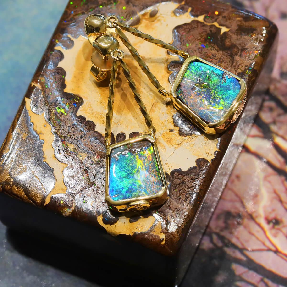 16,92 Karat australischer Boulder-Opal & 18K Gold-Ohrringe im Zustand „Neu“ im Angebot in MAIN BEACH, QLD
