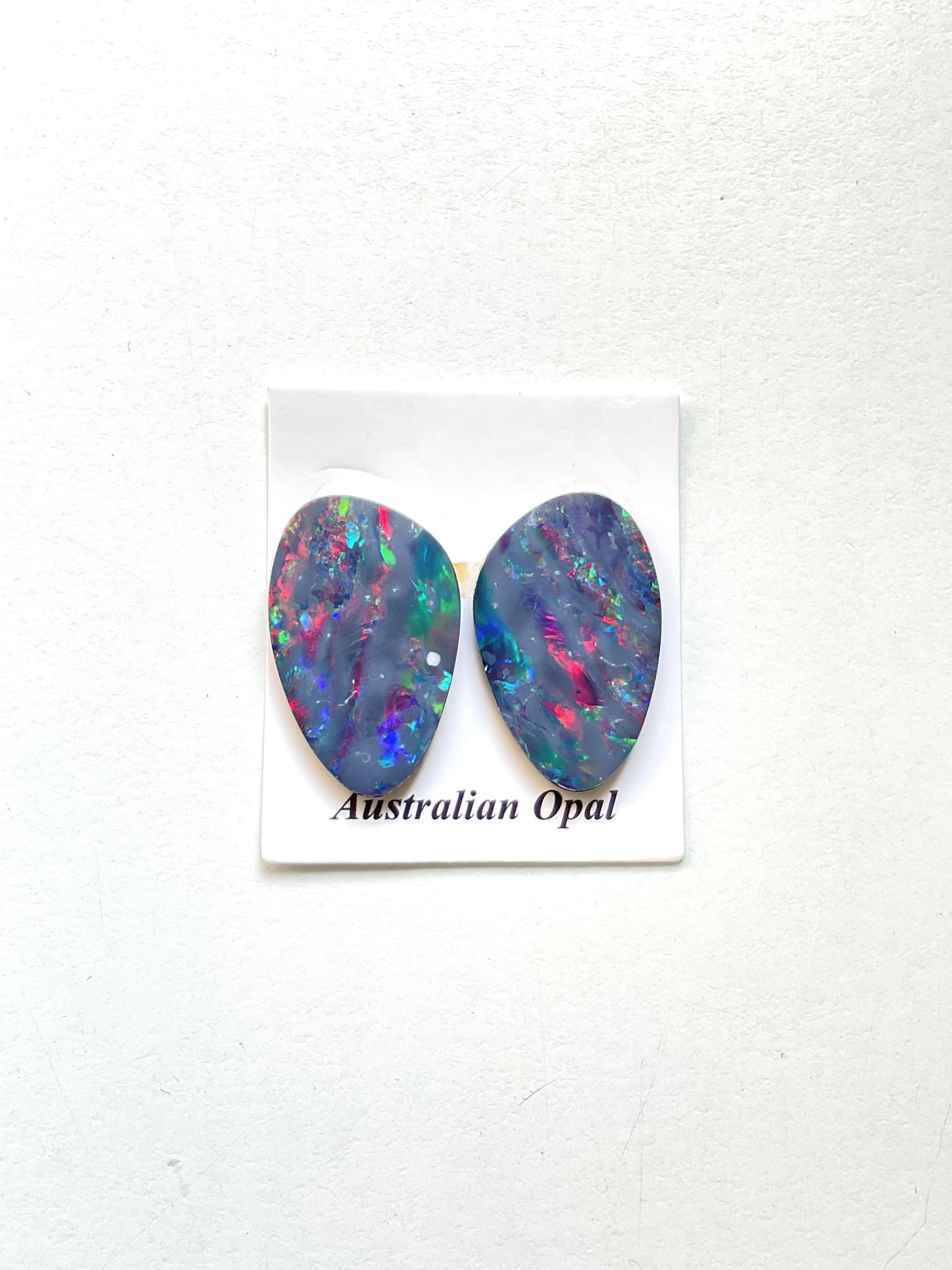Australischer Opal Doublet Stein Paar Top Grade Multi Feuer Edelstein
Edelstein : Opal-Doublet
Gewicht : 16,92 Karat
Größe: 25x6 MM
Anzahl - 1
Form - Ausgefallen 
Farbenspiel - Blau, Grün, Rot 

