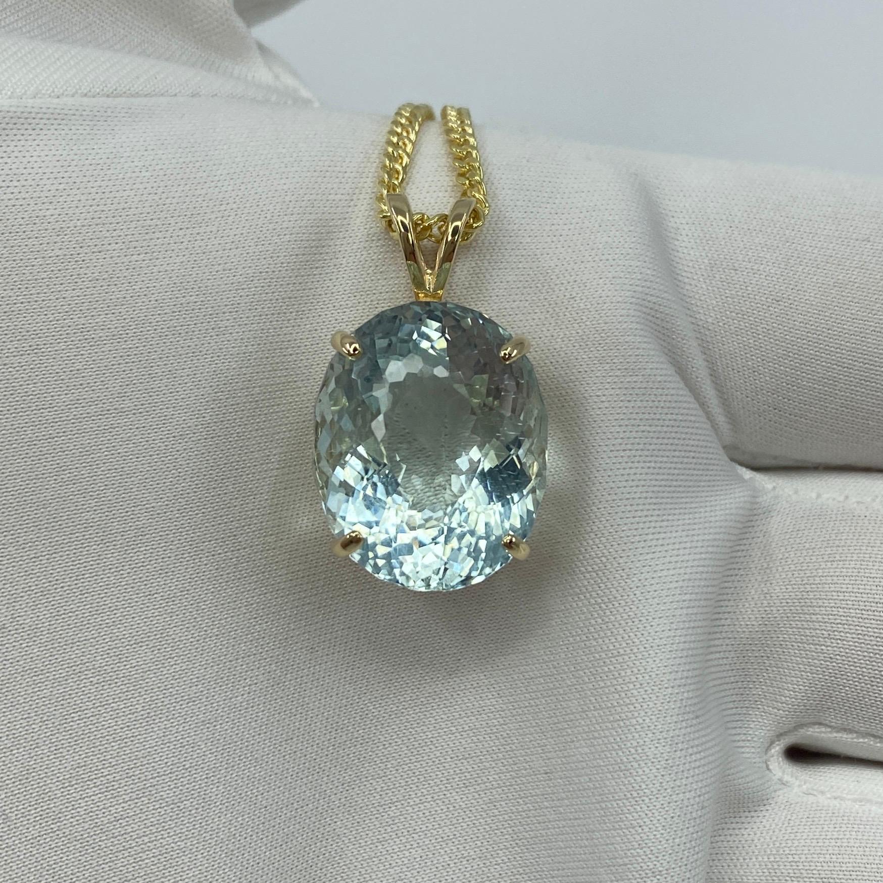 16.94 Carat Fine Blue Aquamarine Fancy Oval Cut Yellow Gold Pendant Necklace In New Condition In Birmingham, GB