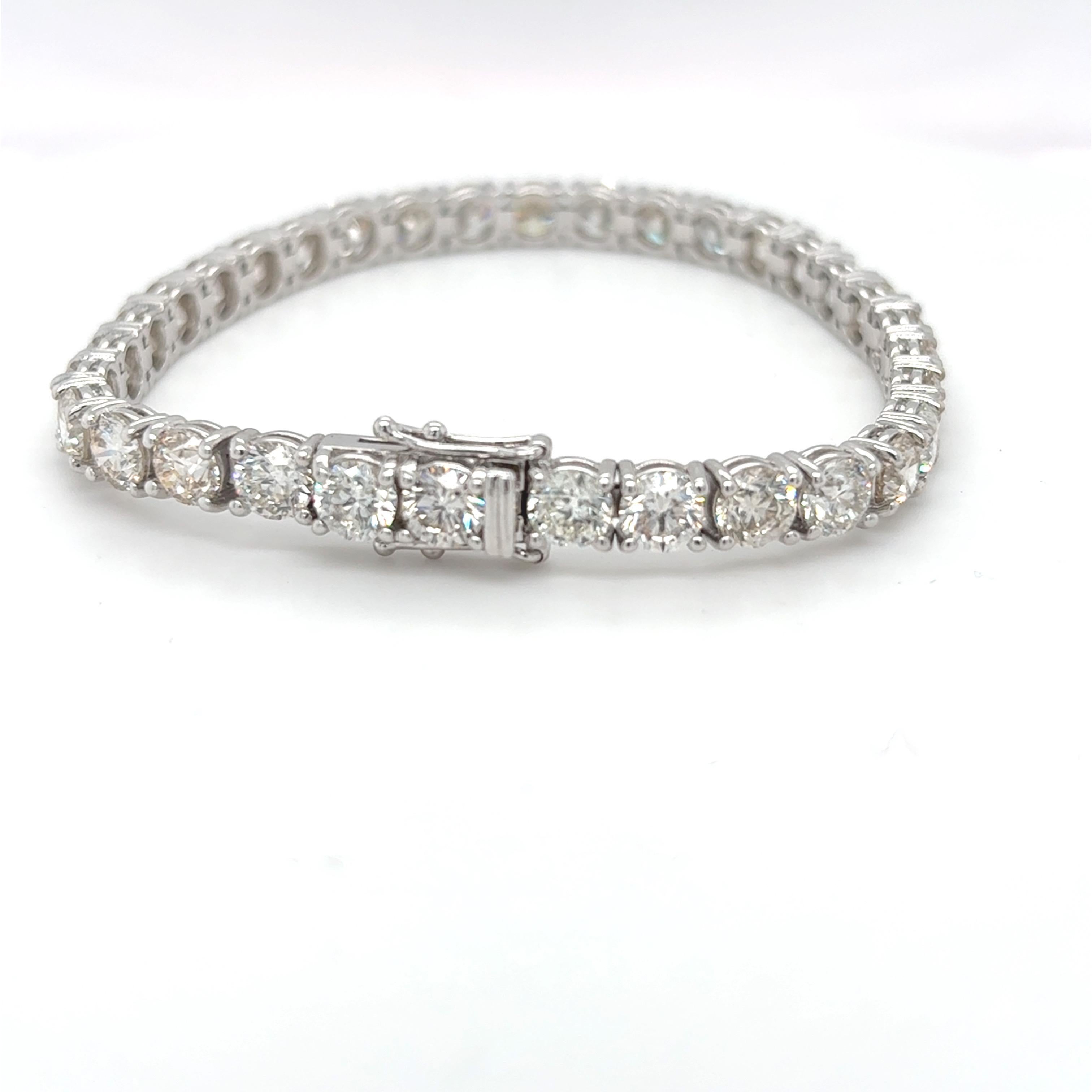 16,95 Karat Brillantschliff Diamant Weißgold Tennisarmband (Kunsthandwerker*in) im Angebot