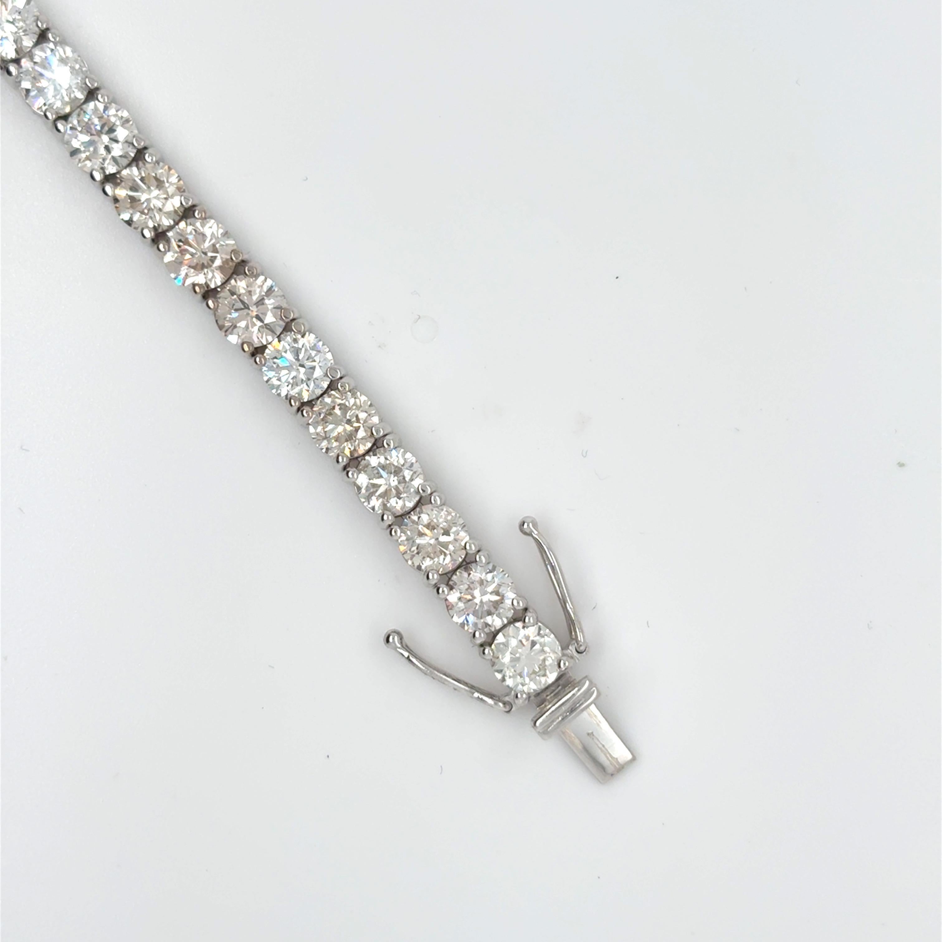 16,95 Karat Brillantschliff Diamant Weißgold Tennisarmband im Angebot 4