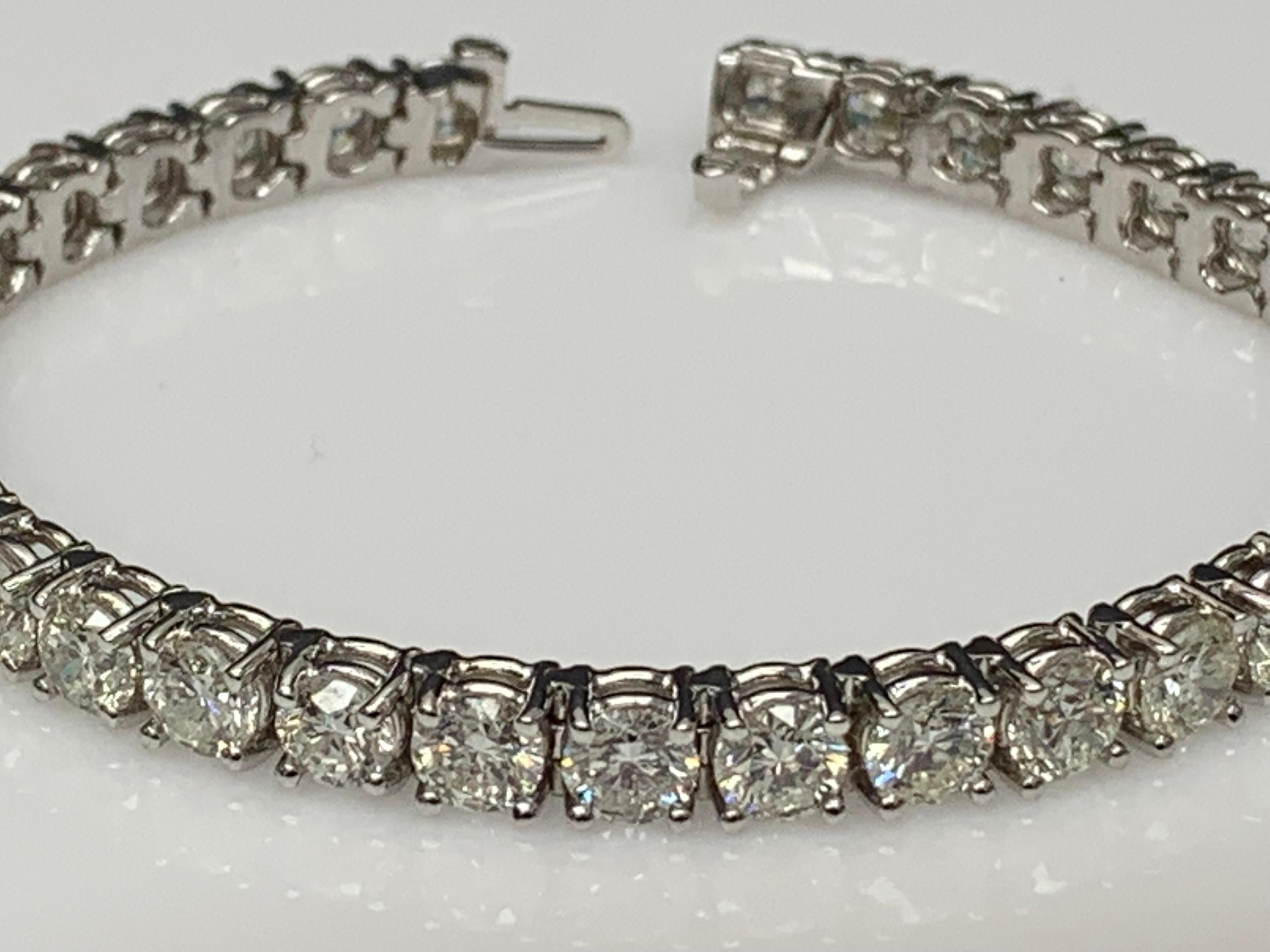 Bracelet tennis en or blanc 14 carats avec diamants ronds taille brillant de 16,95 carats Neuf - En vente à NEW YORK, NY