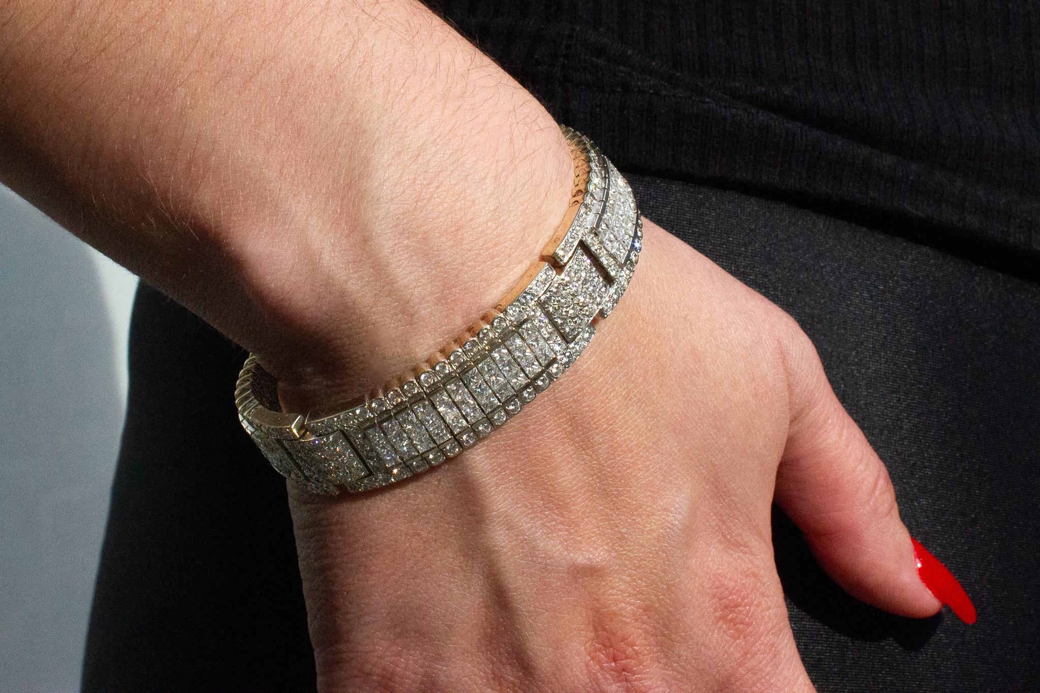 Princess Cut 16.95 Carat Total 18K Yellow Gold and Diamond Bracelet