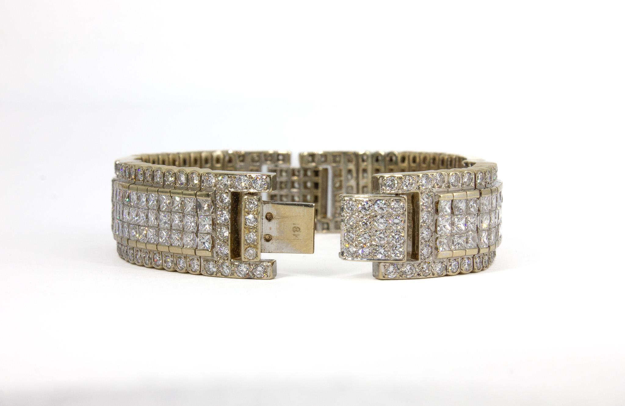Women's or Men's 16.95 Carat Total 18K Yellow Gold and Diamond Bracelet