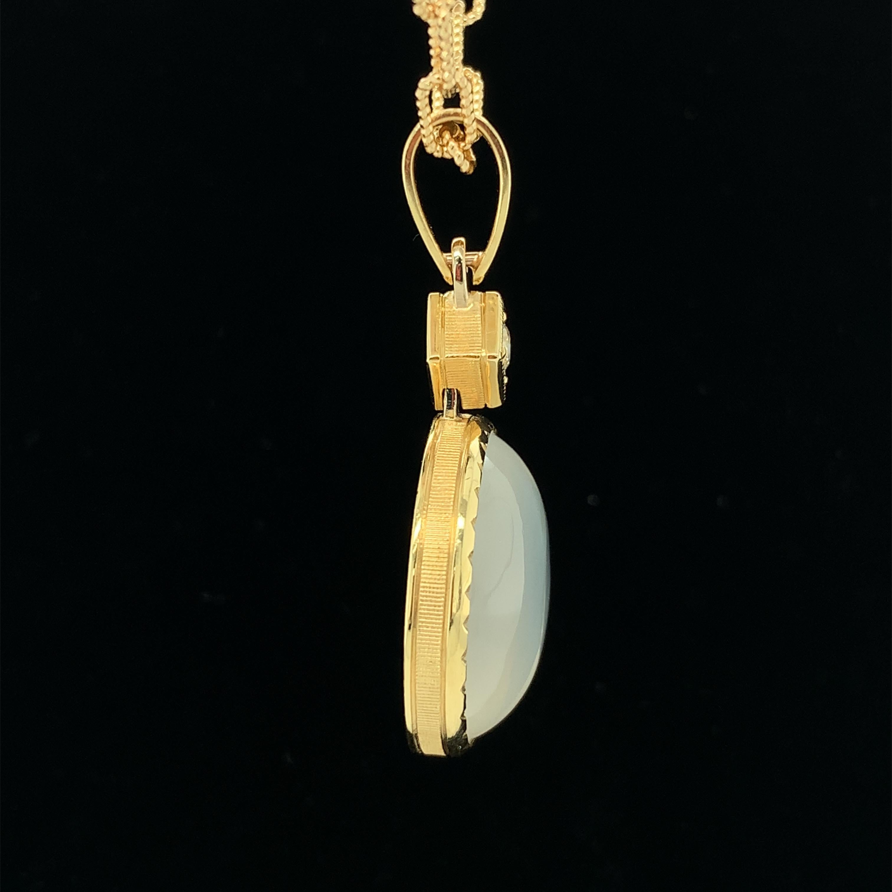 16.95 ct. Round Moonstone, Diamond, Yellow Gold Pendant Necklace with Chain In New Condition In Los Angeles, CA