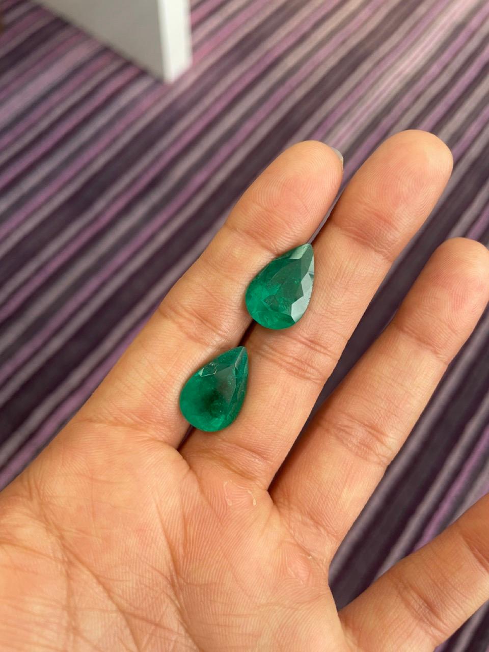 16.96 Carat CD Certified Colombian Emerald Pear Shape Pair Neuf - En vente à Hong Kong, HK