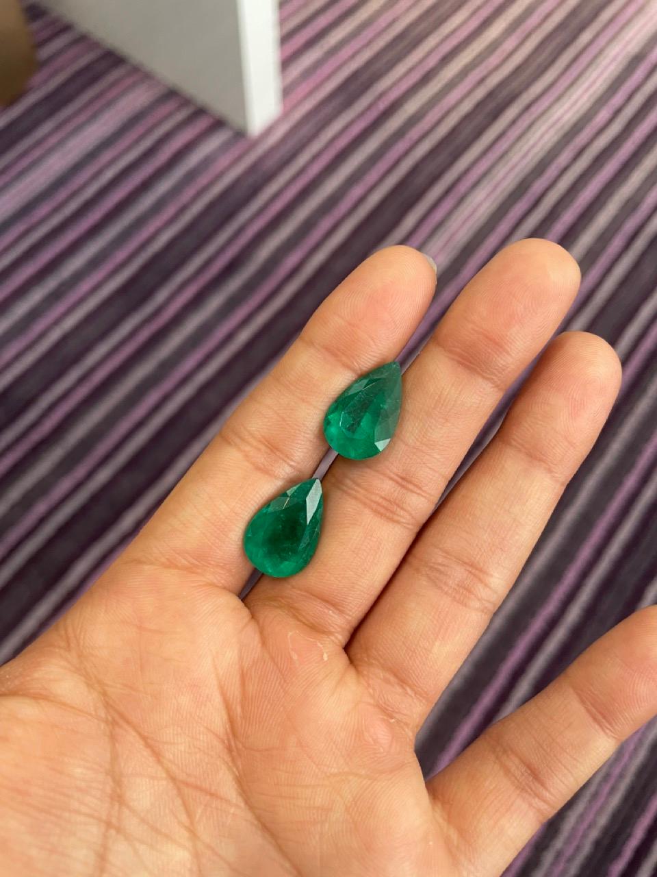 16.96 Carat CD Certified Colombian Emerald Pear Shape Pair Unisexe en vente
