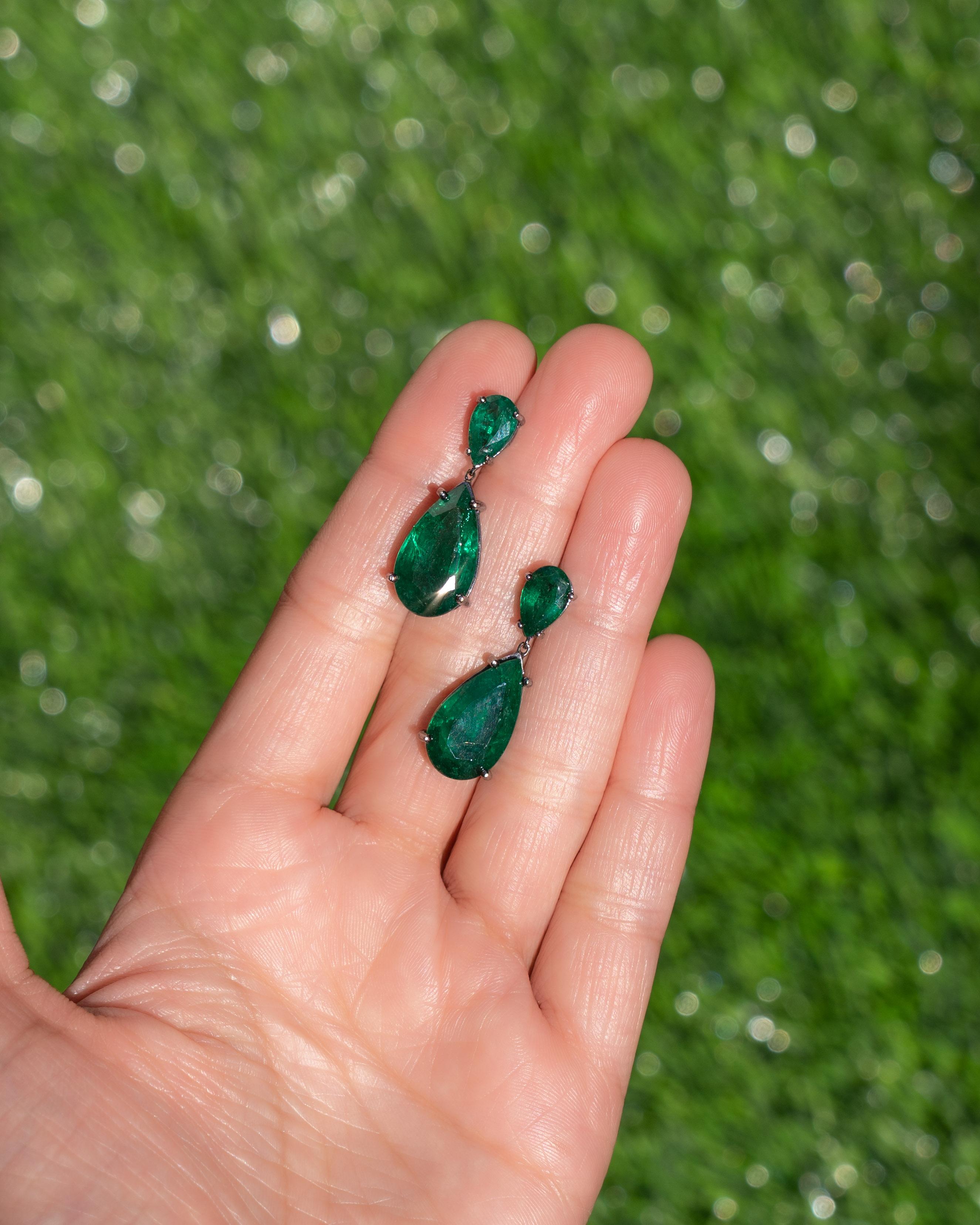 pear shaped emerald earrings