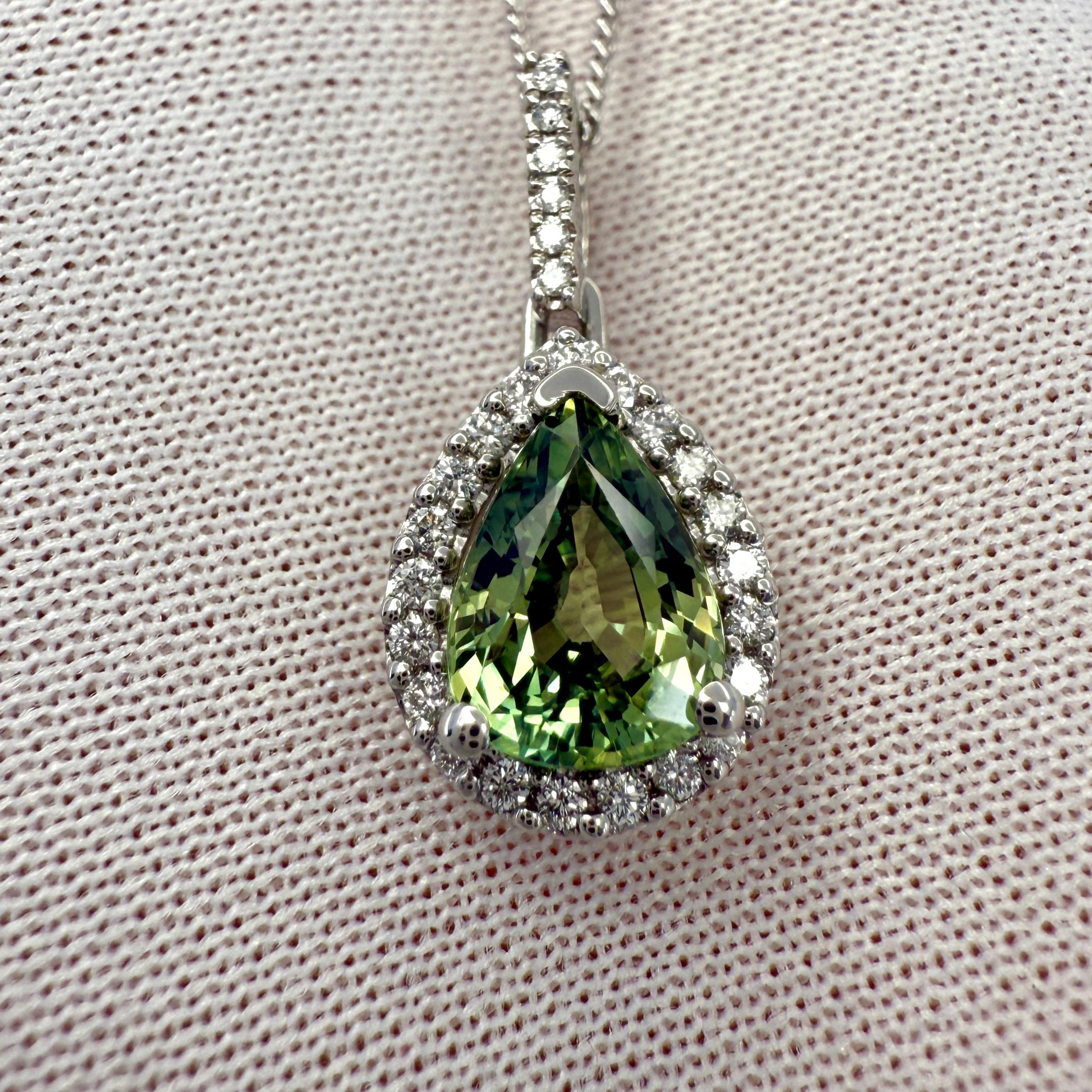 1.69ct Nature Vivid Diamonds & Saphirs pendentif halo en platine en vente 1