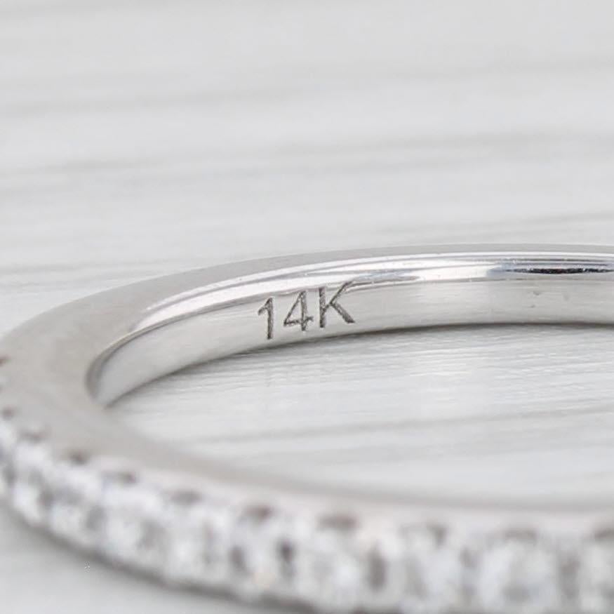 Edelstein-Informationen: Natürliche Diamanten - 1.69 Karat insgesamt
- Verlobung -
Zentrum
Karat - 0,66ct 
Schliff - Rundbrillant
Farbe - I
Reinheit - SI1 
Laserbeschriftet: 11757300111
Eine Kopie des GSI-Berichts ist beim Kauf dieses Rings