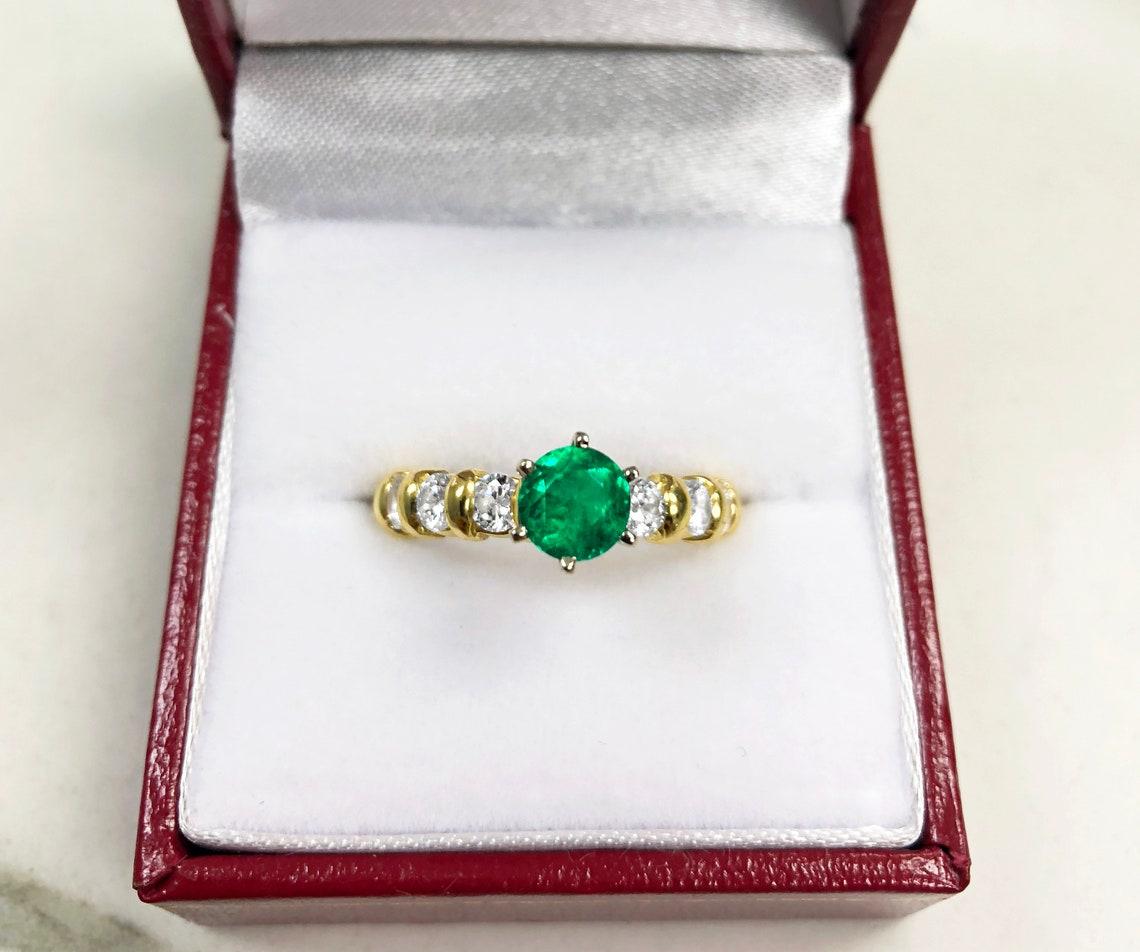 Women's 1.69tcw 18K Colombian Emerald-Round Cut & Diamond Wedding Engagement Ring For Sale
