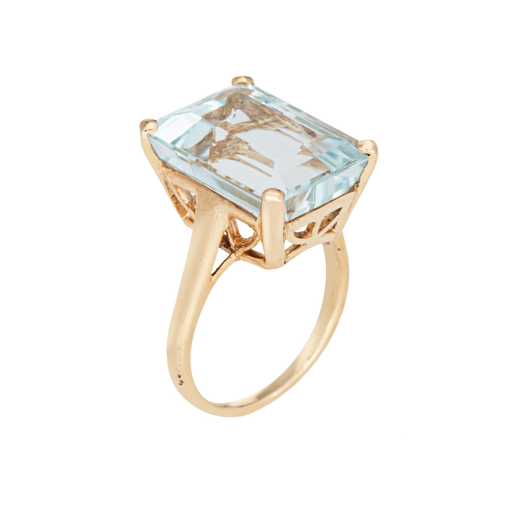 Stilvoller Vintage-Aquamarin-Cocktailring aus 14 Karat Gelbgold (ca. 1980er Jahre).

Der Aquamarin im Smaragdschliff misst 18 mm x 13 mm (geschätzter Wert: 16 Karat). Der Aquamarin ist in sehr gutem Zustand und frei von Rissen oder Absplitterungen.