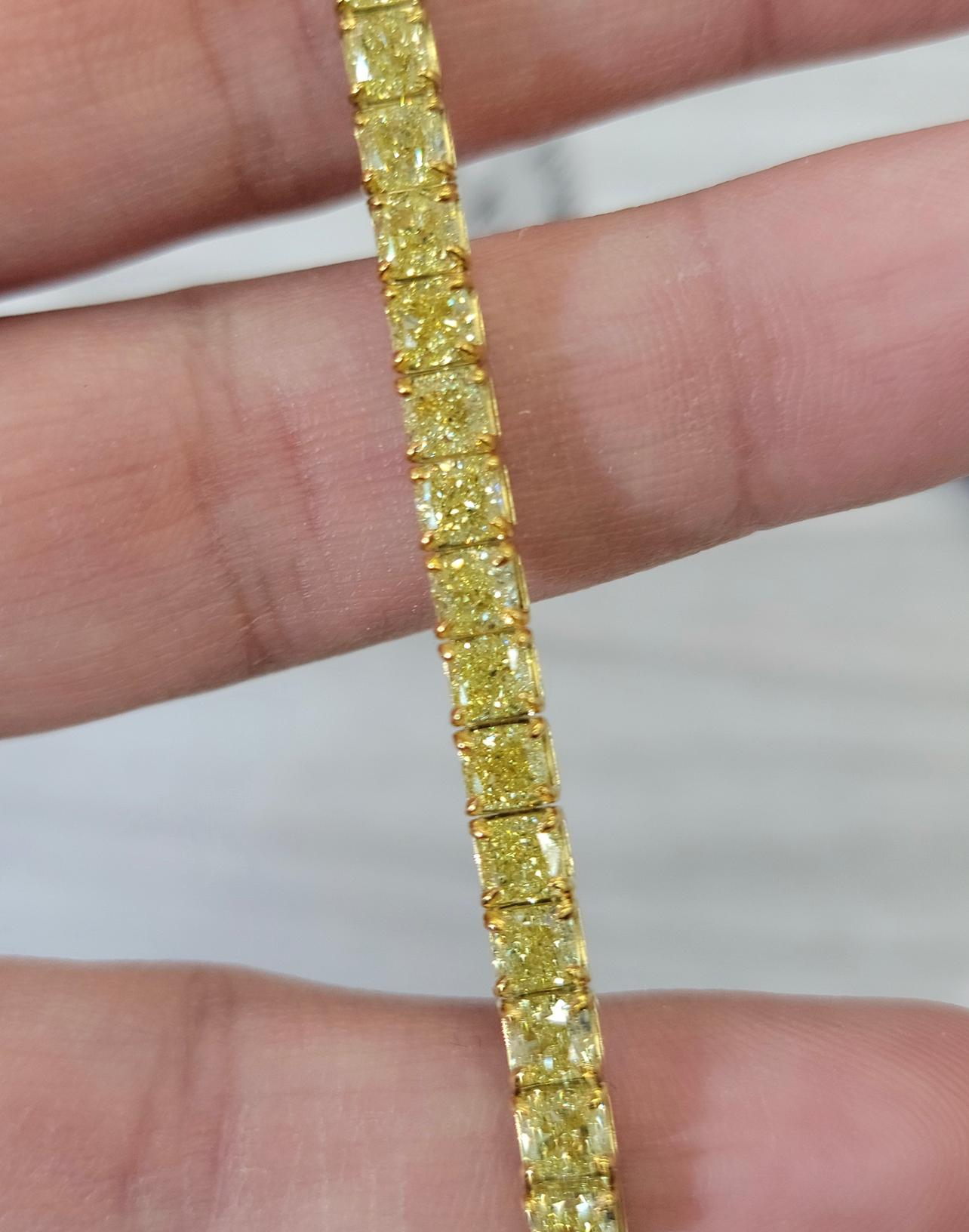 16ct Fancy Intense Yellow Cushion Diamond Tennis Bracelet In New Condition For Sale In New York, NY