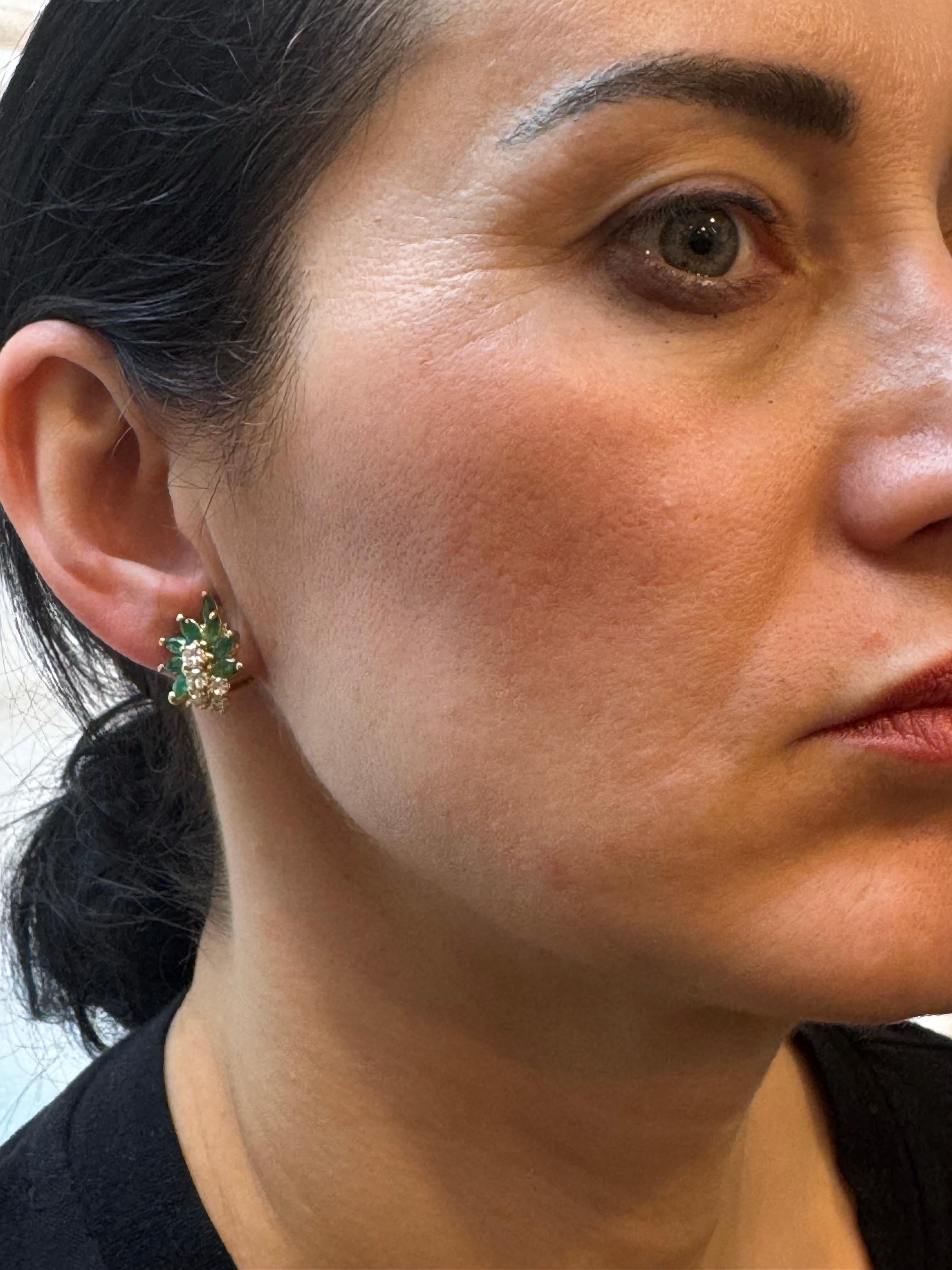 1.6Ct Nature Brazilin Marquise Emerald & 1.0 Ct Diamond Clip on Earring 18 KYG
 
Cette exquise paire de boucles d'oreilles est magnifiquement réalisée en or jaune 18 carats.
Le poids de l'or 18 carats est de 9,5 grammes avec les émeraudes.
8