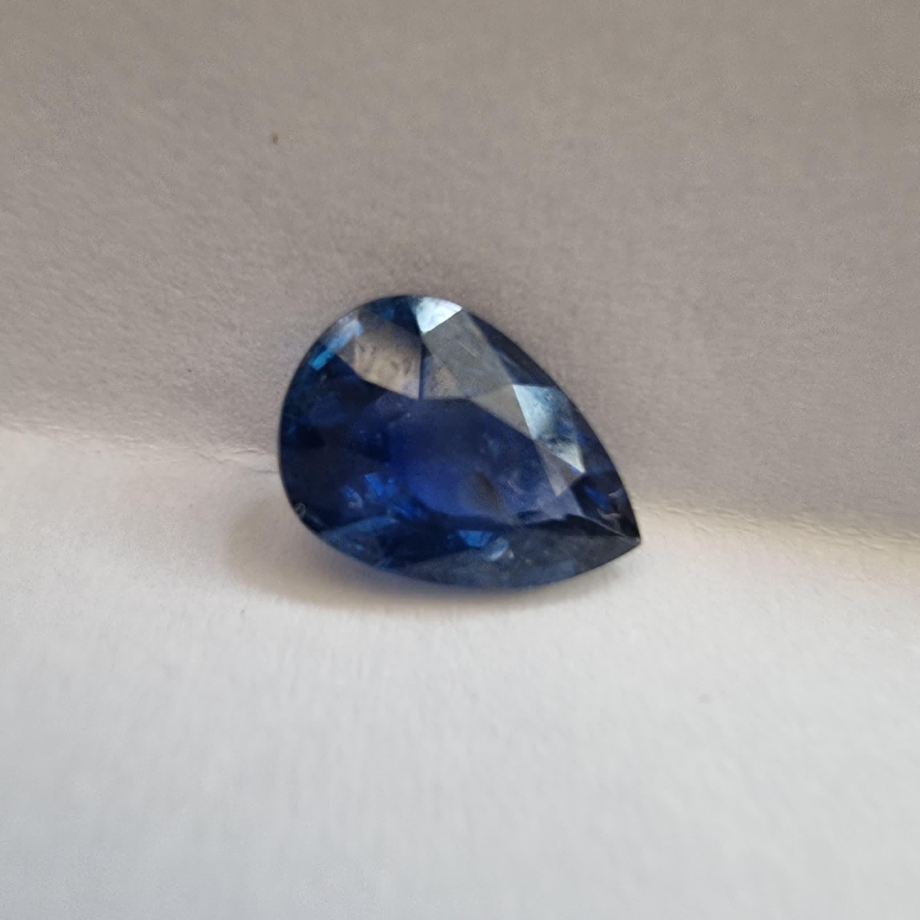 Taglio a goccia Gemma di zaffiro blu a forma di pera 1,6ct in vendita