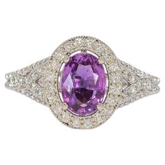 Ring mit einem violetten Saphir (1,6 Karat) und einem Halo aus Naturdiamanten: Massives 14-Karat-Gold, oval, 8 x 6 mm