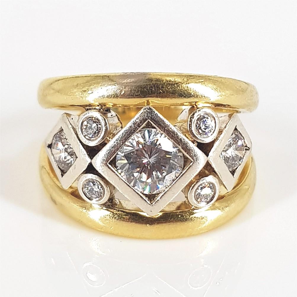 Round Cut 16ct White & Yellow Gold Diamond Ring For Sale