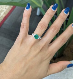 1.6Ct Zambian Emerald Ring with Earth Mined Diamond Accents : Or massif 14K, 8mm