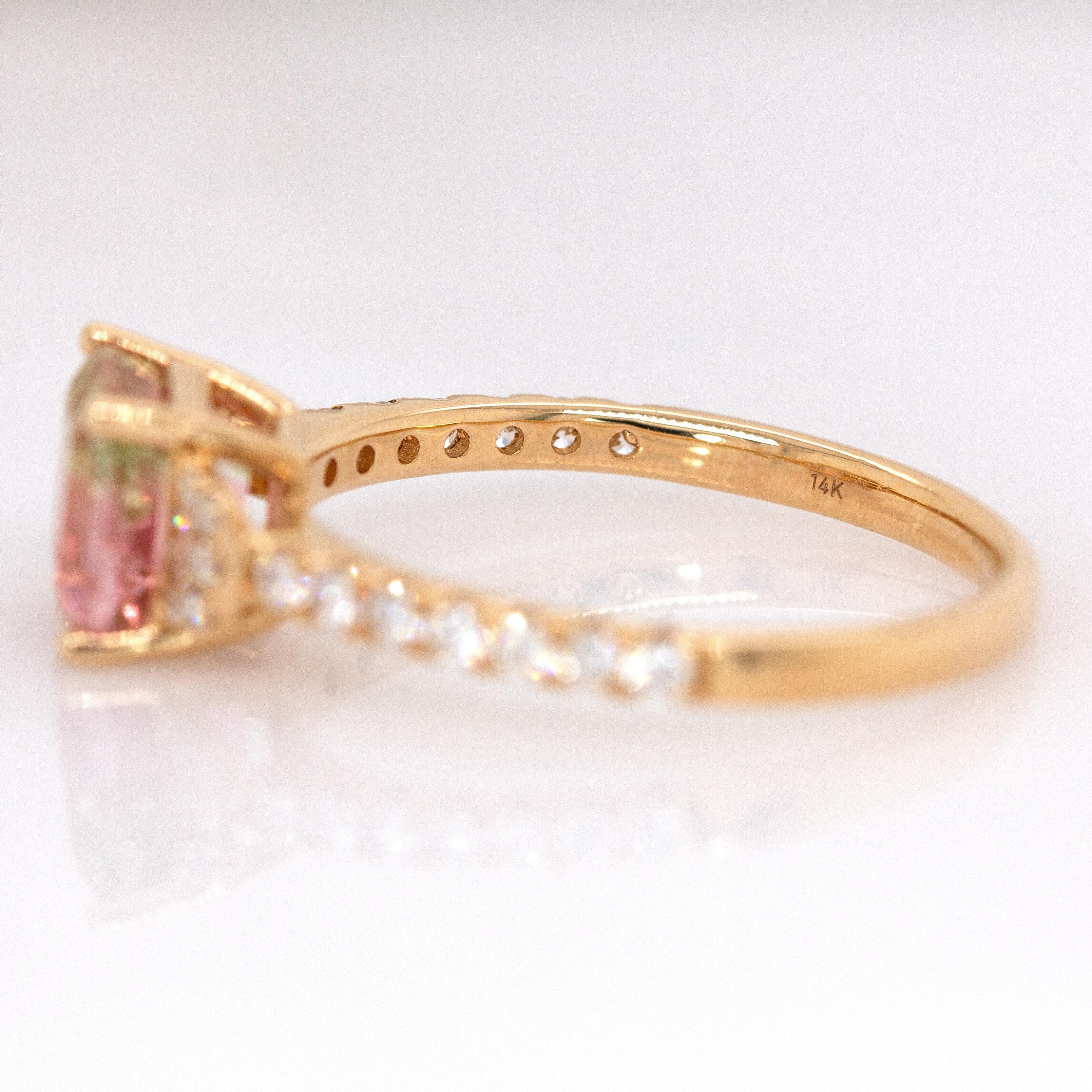 Bague en tourmaline bicolore de 1,6cts avec accents de diamants naturels : Or jaune 14K en vente 1