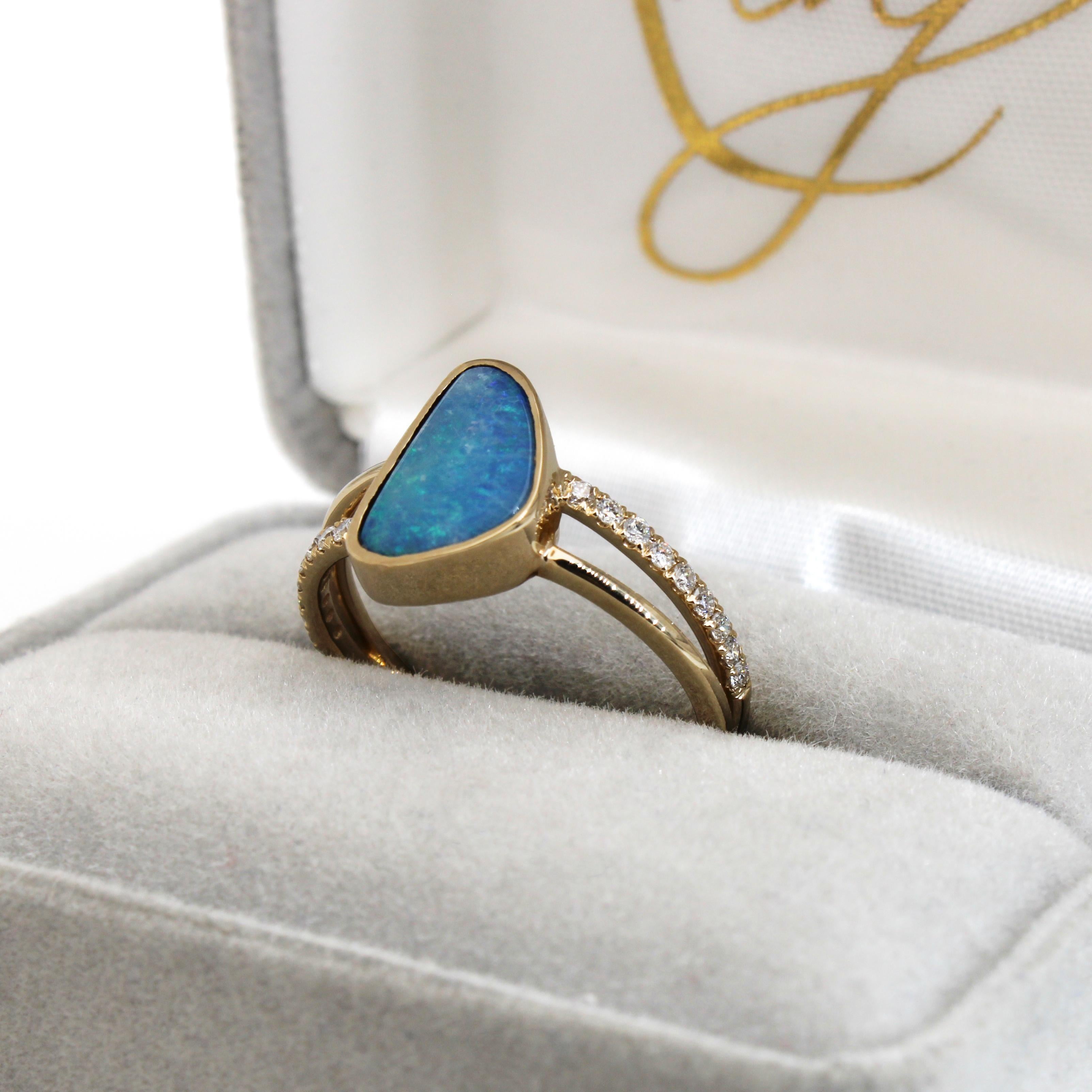 1,6 Karat Boulder-Opalring mit natürlichen Diamant-Akzenten und geteiltem Schaft aus 14 Karat Gold im Angebot 2