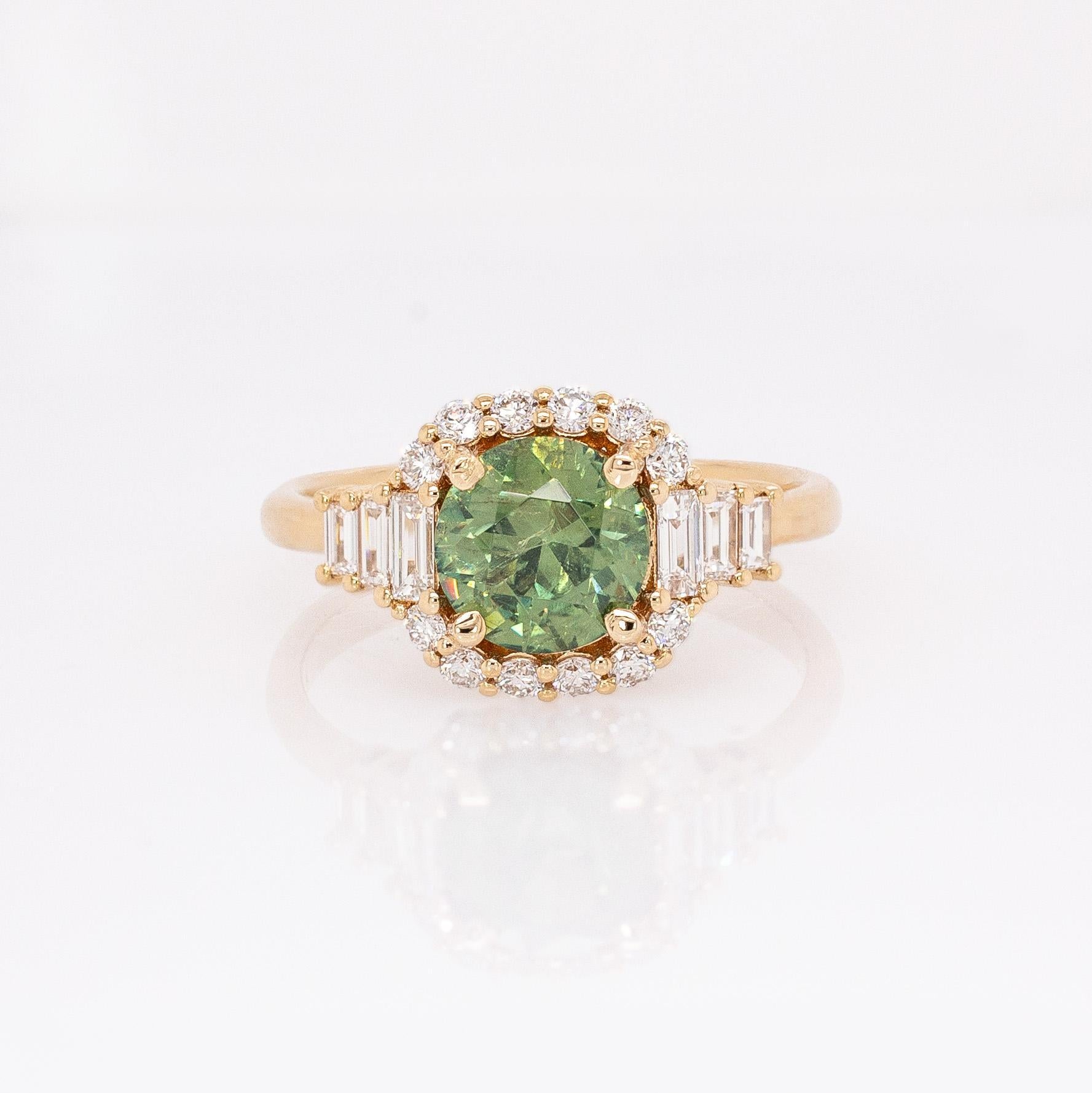 Anillo Demantoide de 1,6cts con Acentos de Diamantes Naturales: Oro macizo 14k, Redondo 7mm Contemporáneo en venta